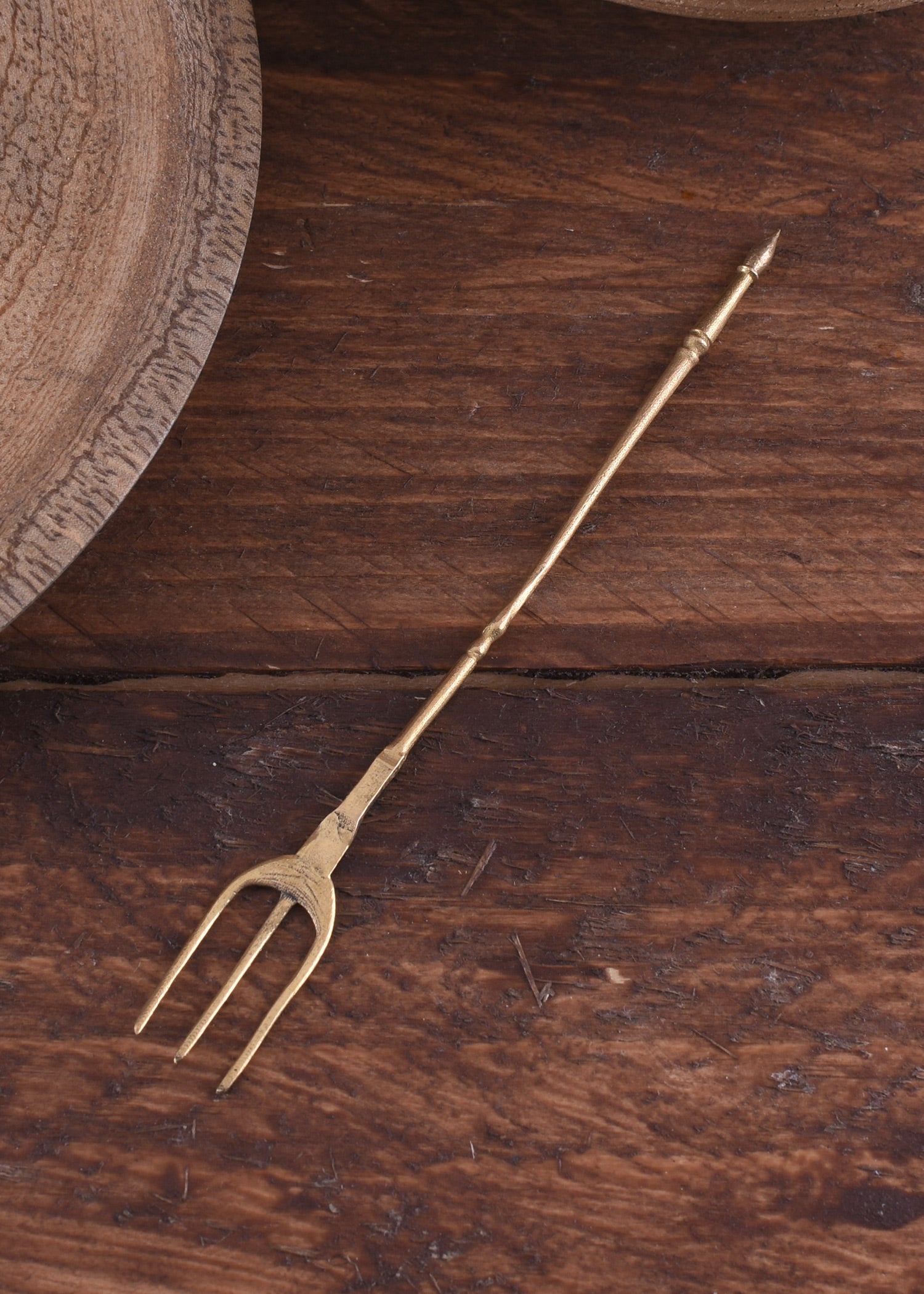 Imagen única de: Tenedor Romano De Latón, De Tres Puntas.