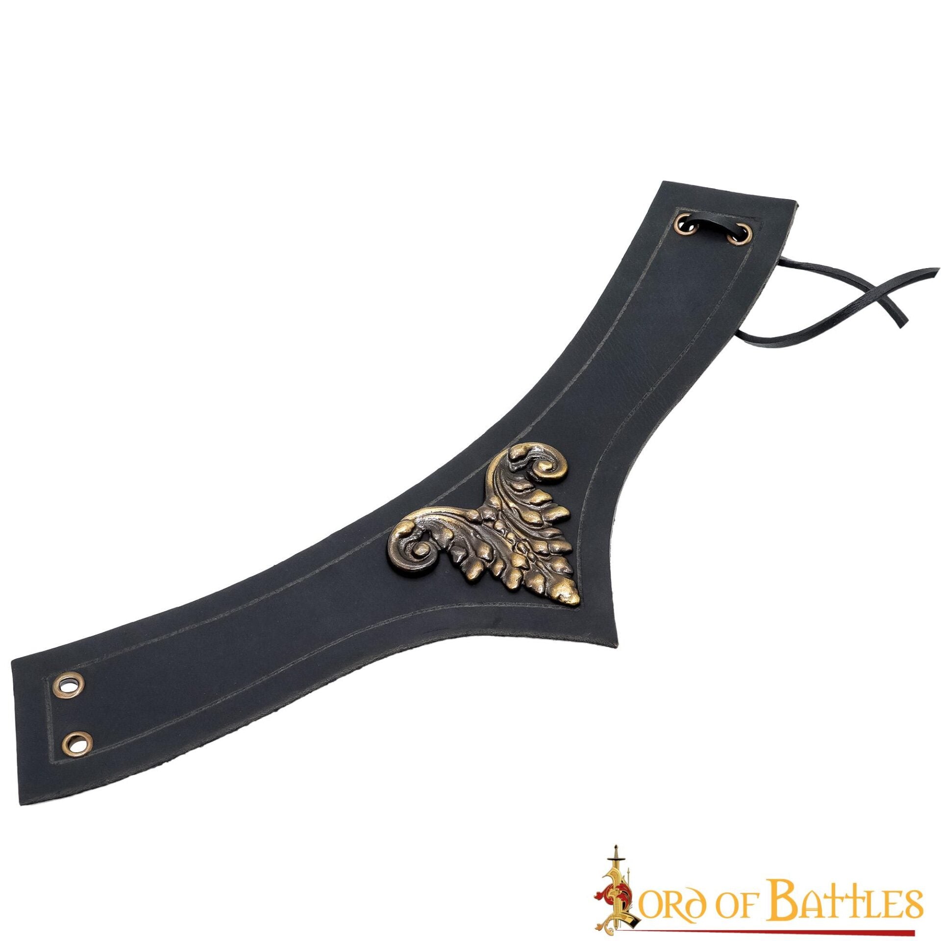 Accesorio medieval de cuero con adorno de latón antiguo - imagen 2