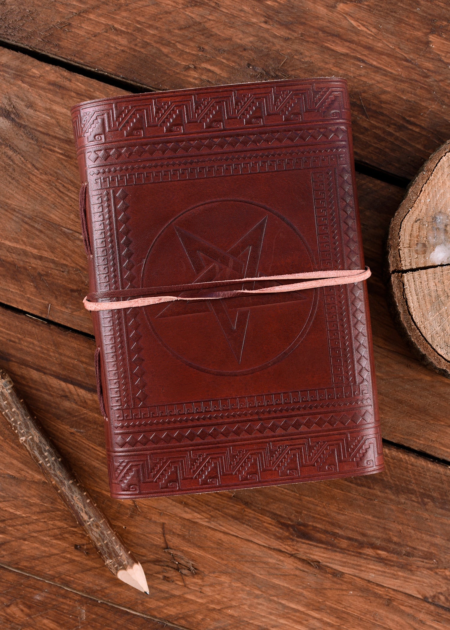 Imagen única de: Libro De Cuero Con Pentagrama, Aprox. 21 X 14 Cm.