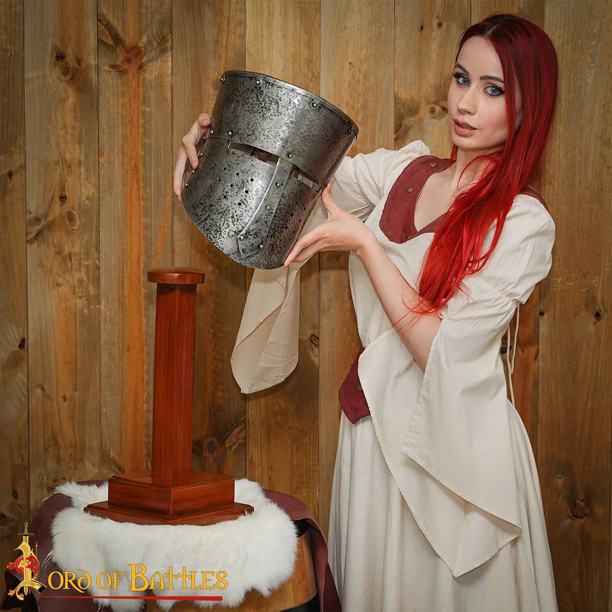Soporte de madera para casco medieval (con o sin aventail) - imagen 5
