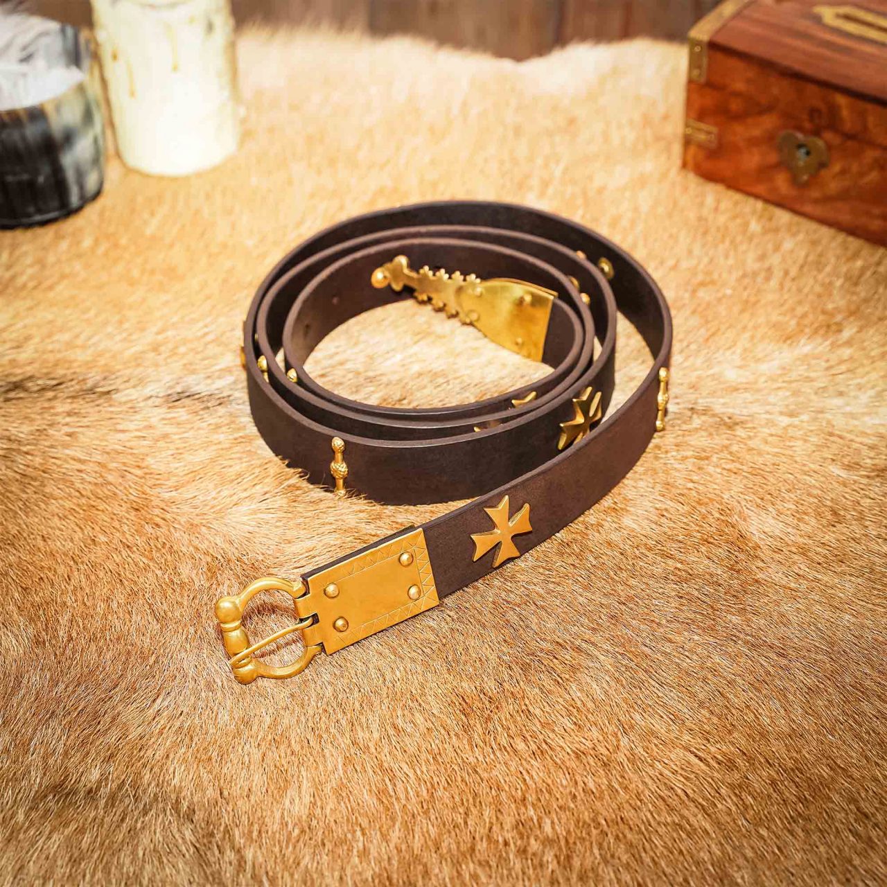 Cinturón medieval de cuero con detalles en latón macizo - imagen 12
