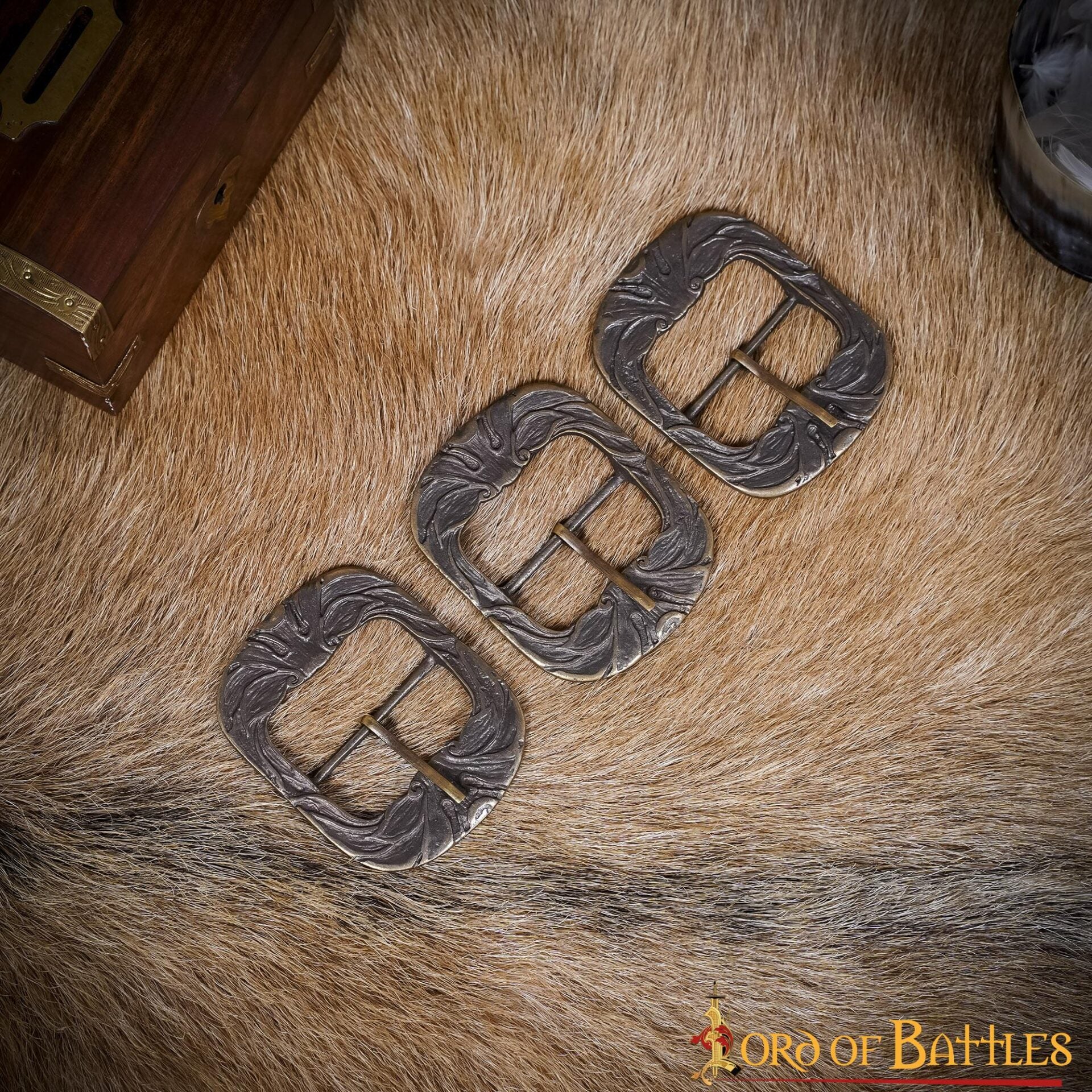 Imagen única de: Set de 3 hebillas ornamentadas para cinturón en latón envejecido, grandes