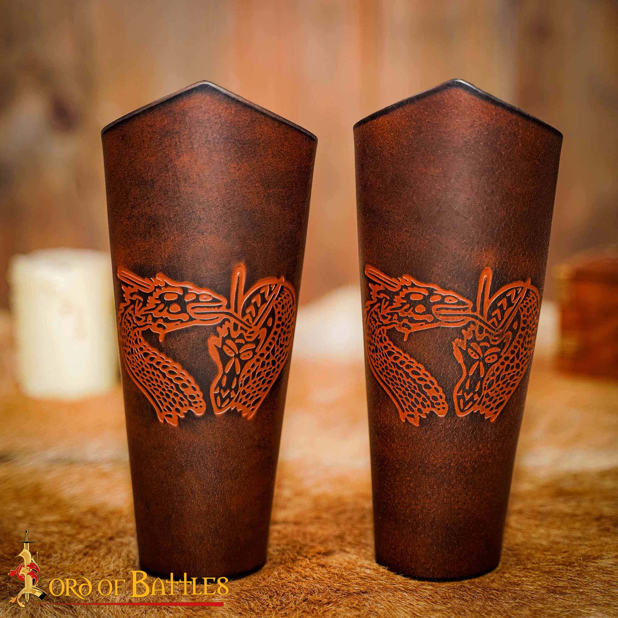 Brazales de cuero con dragón en relieve - imagen 15