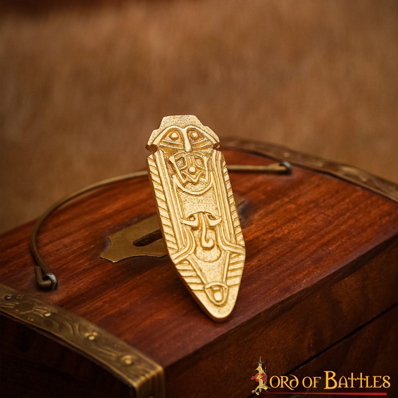 Imagen única de: Punta de Cinturón de Latón Vikingo - Chape Grabado - Accesorio Medieval de Latón Macizo para Cinturón