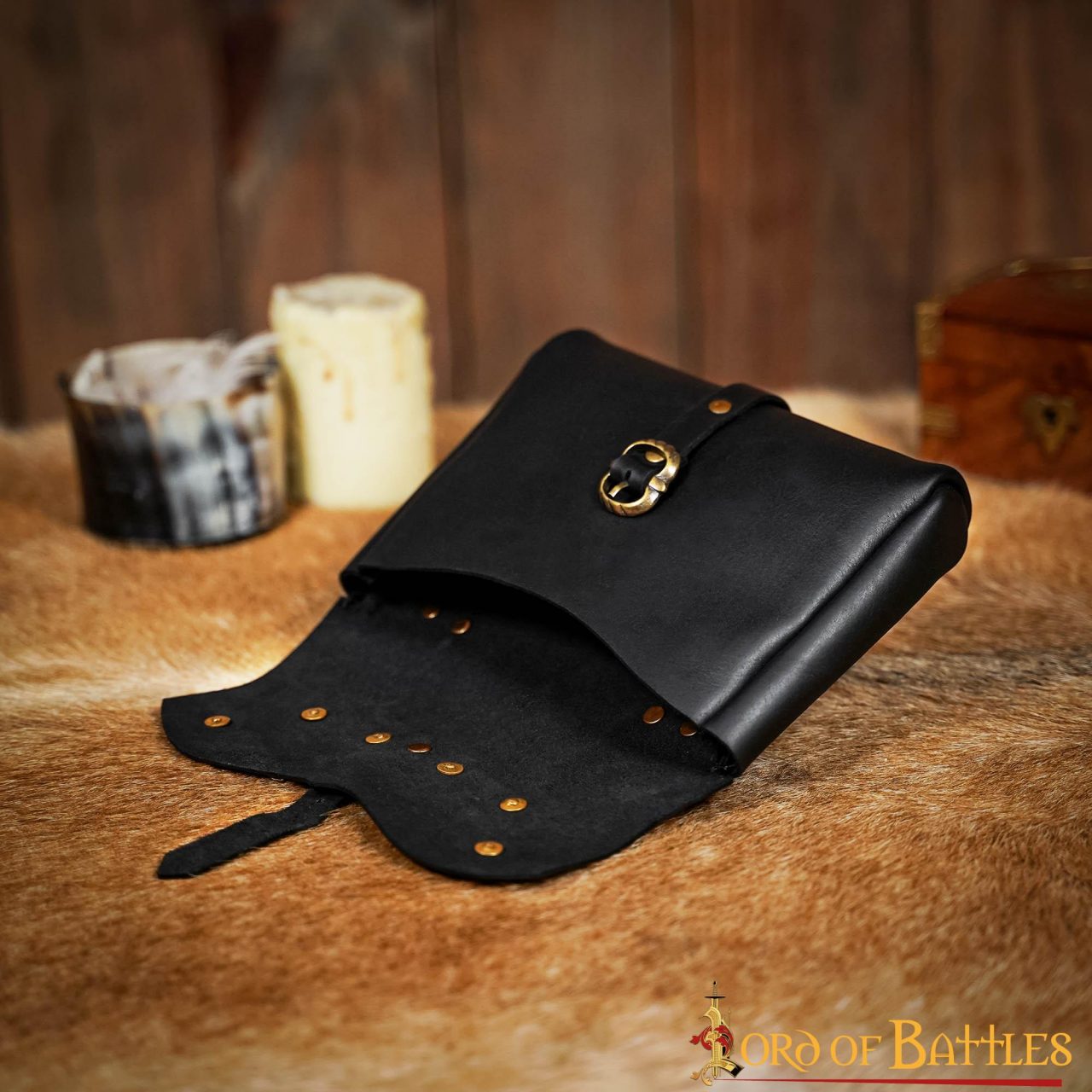 Imagen única de: Bolsa de cinturón medieval de cuero con adornos de latón
