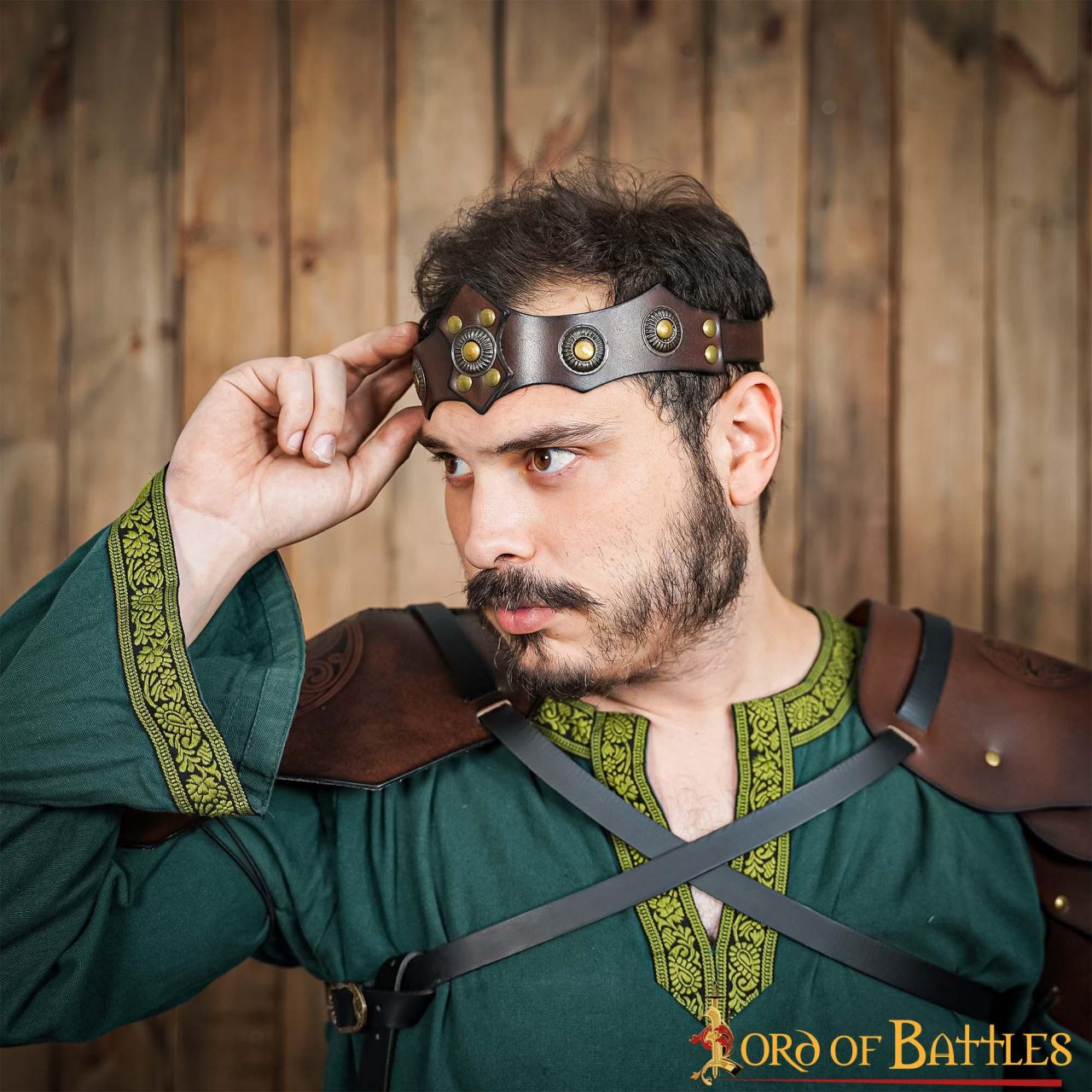 Diadema de cuero vikinga y medieval con adornos metálicos - imagen 17