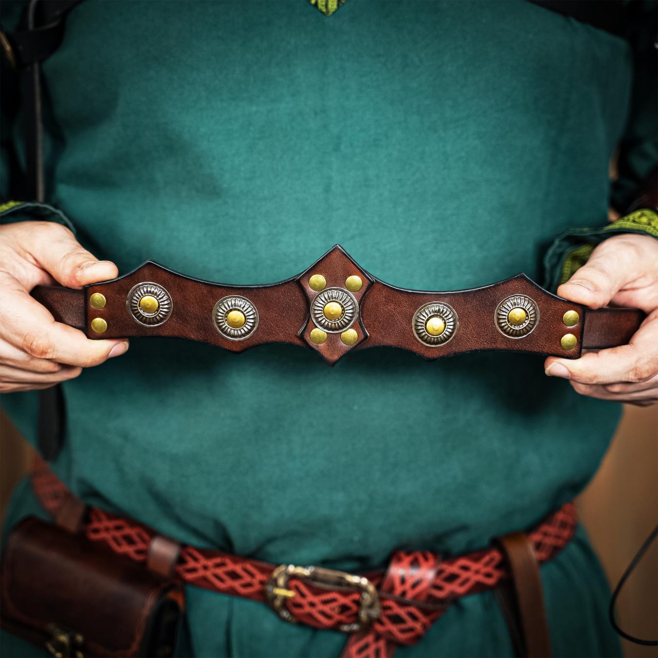 Diadema de cuero vikinga y medieval con adornos metálicos - imagen 18