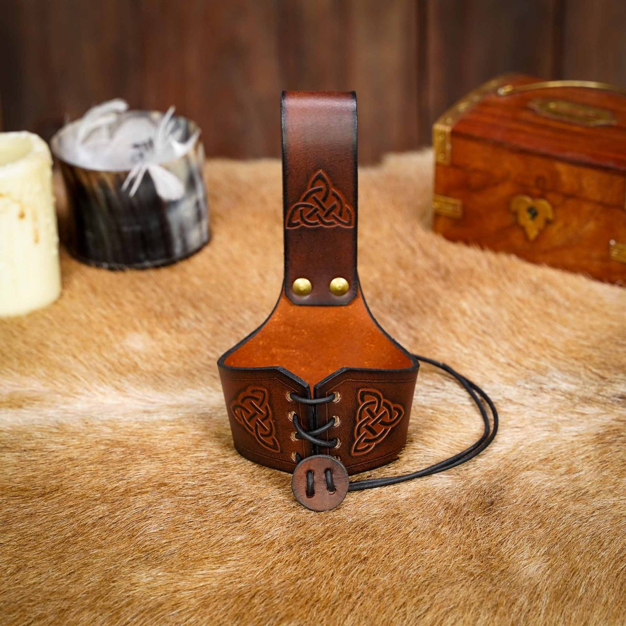 Funda para cuerno de cuero con nudo celta y remaches de latón (S, L) - imagen 62