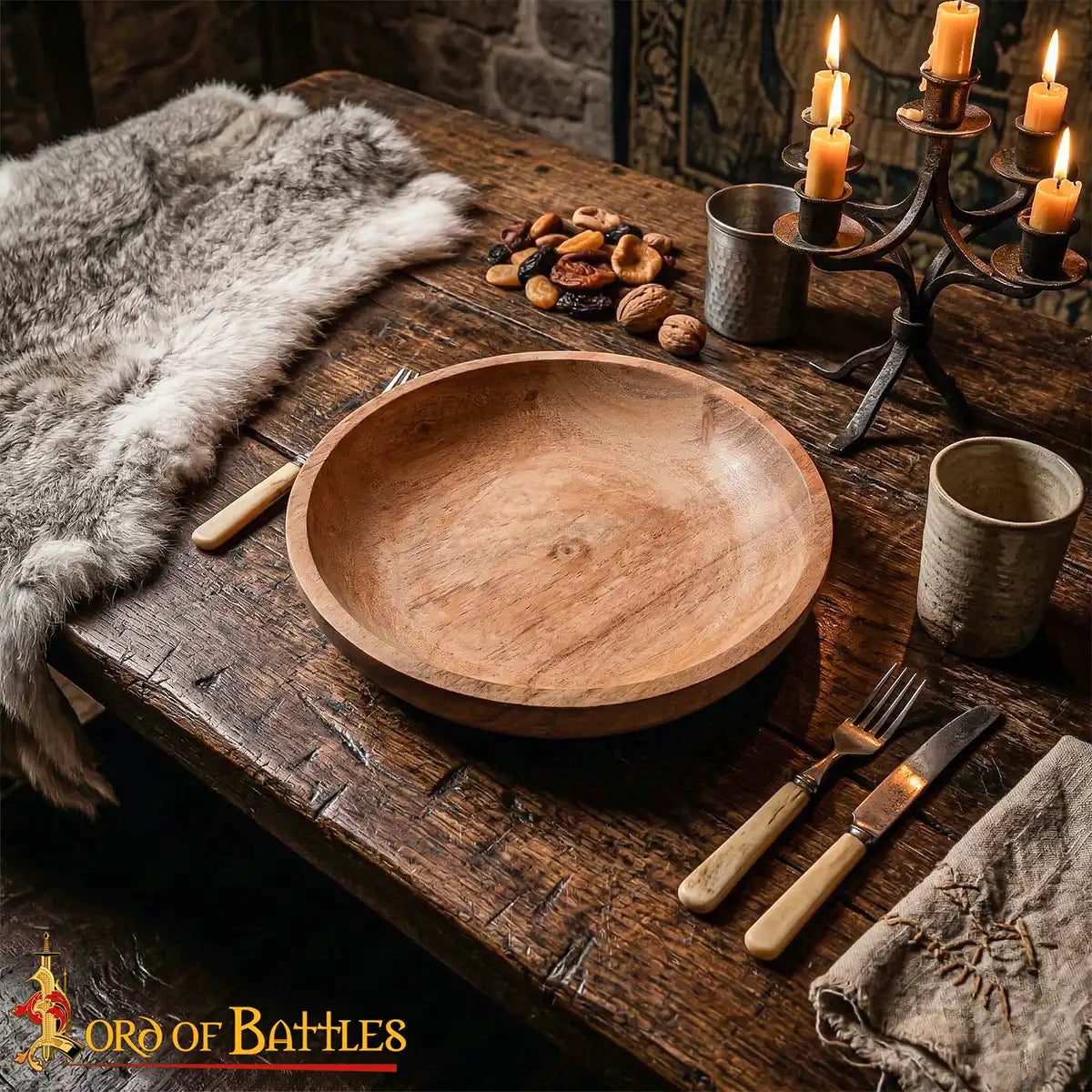 Plato redondo medieval de madera hecho a mano - imagen 5