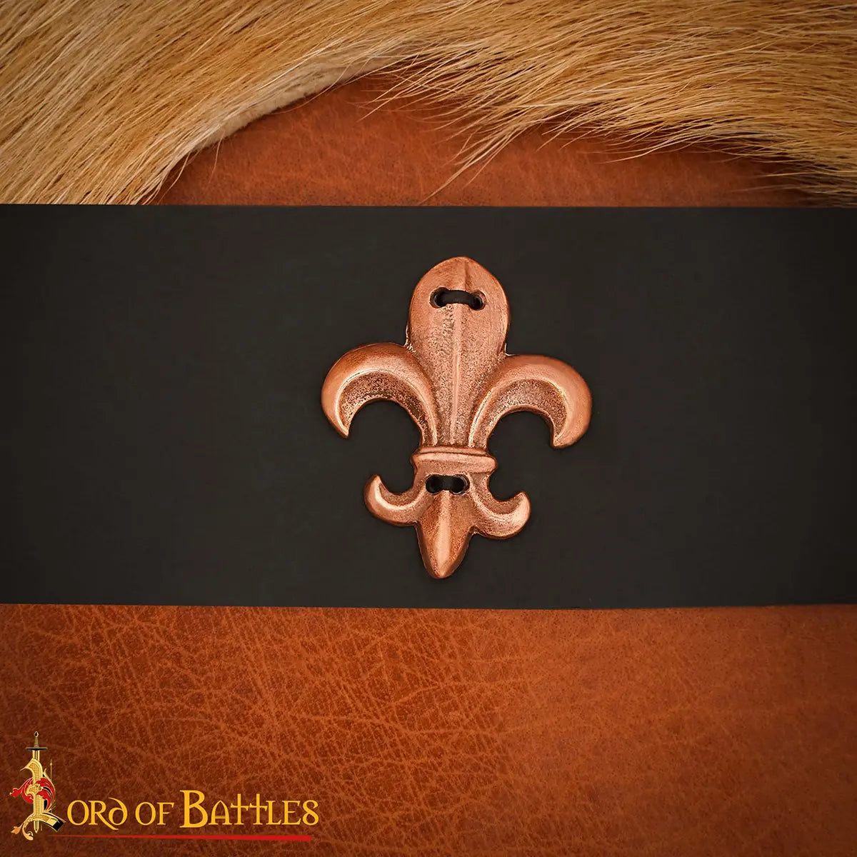 Montura de cinturón Fleur-de-Lis en bronce (siglos XII–XV), acabado envejecido - imagen 5