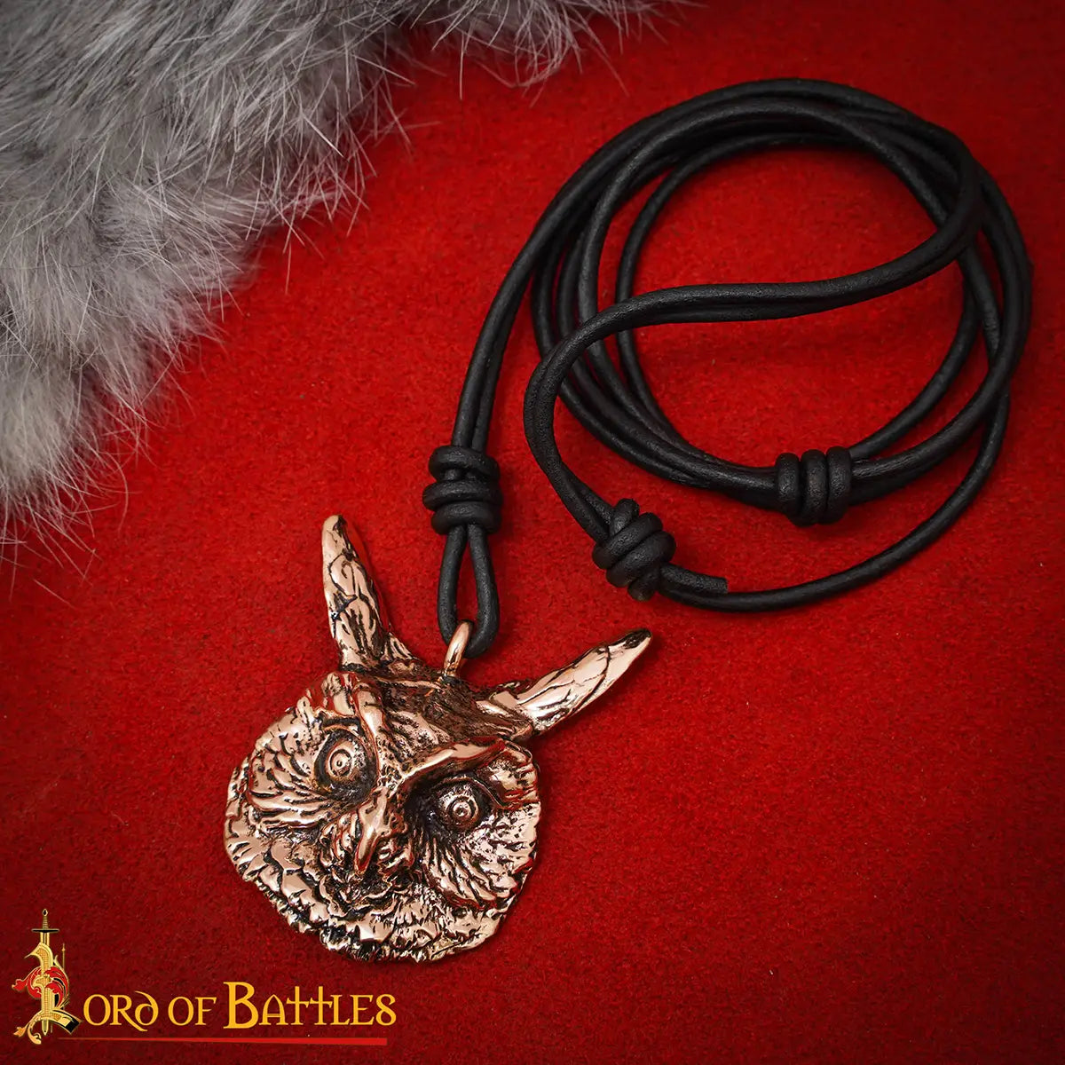 Colgante búho en bronce, fundición por cera perdida con cordón de cuero