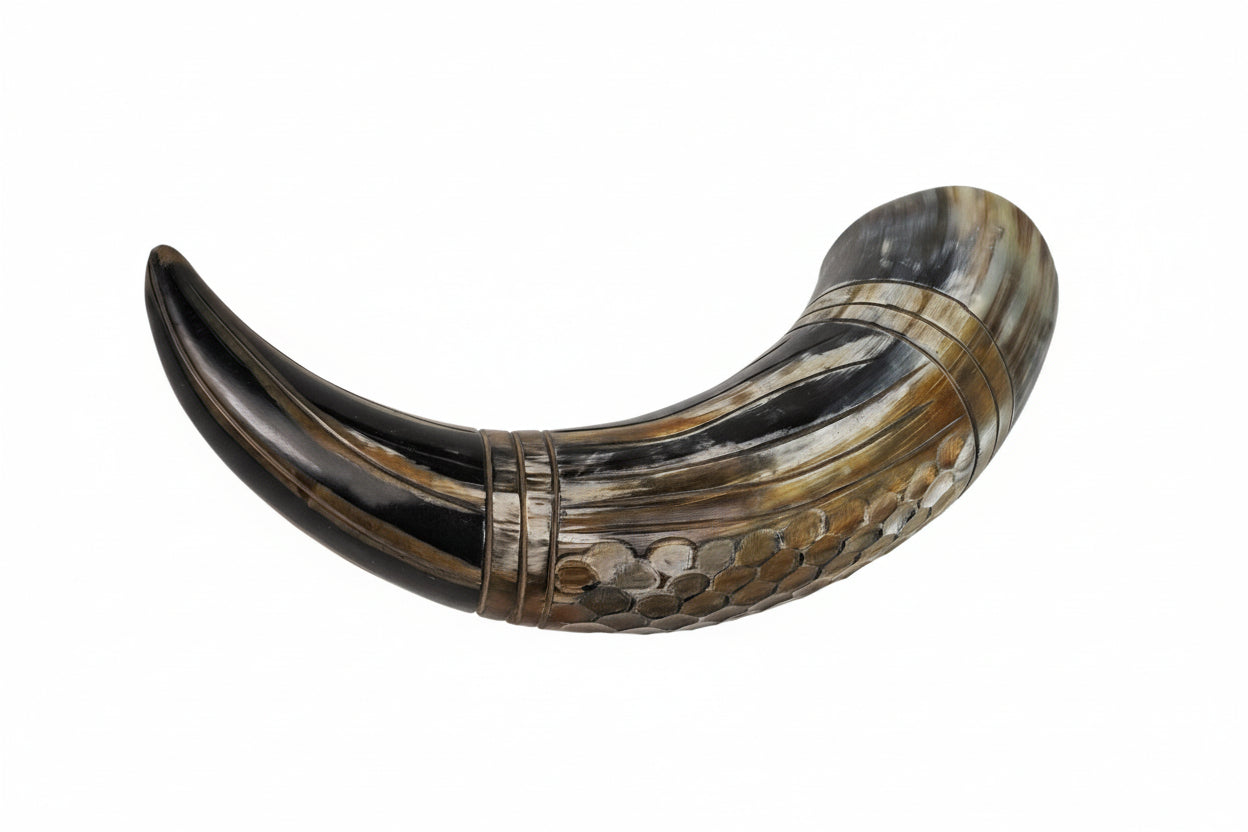 Imagen única de: Cuerno Vikingo Artesanal - Grabado Panal, 500-600 Ml