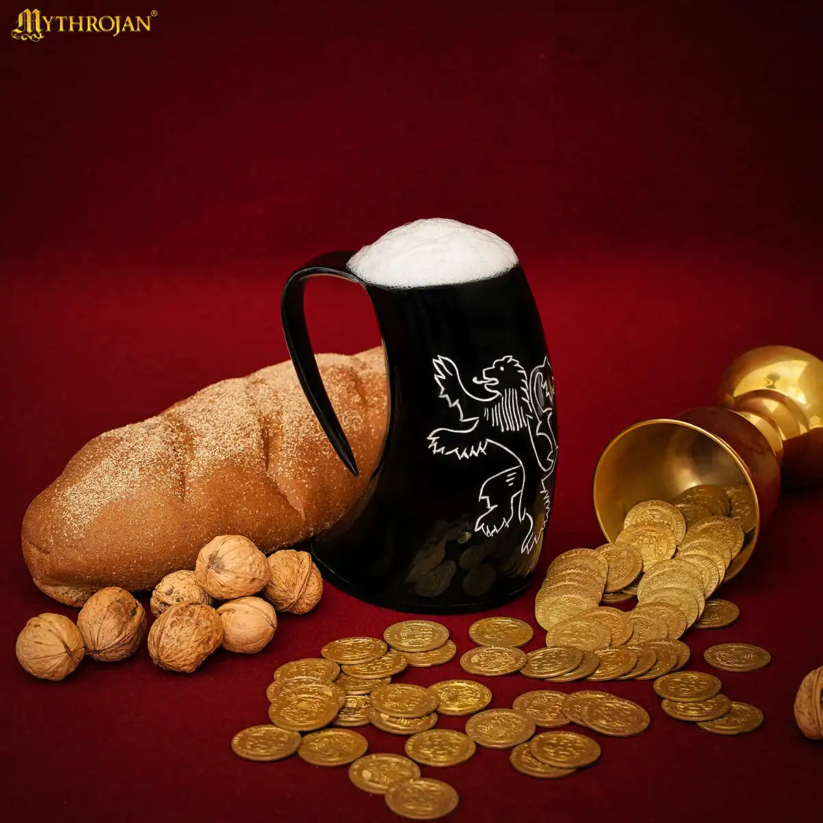 Jarra de cuerno vikinga grabada con portacinturón de cuero — 600 ml