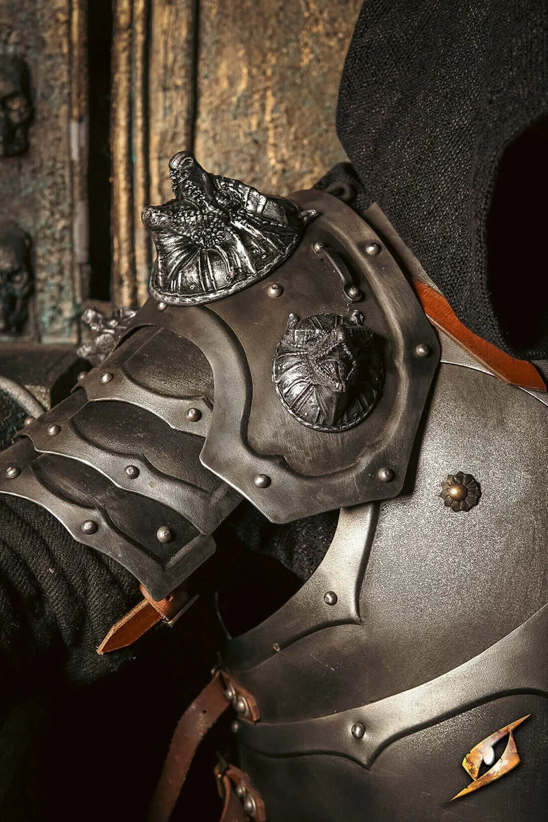 Aplique de cabeza de dragón para armadura