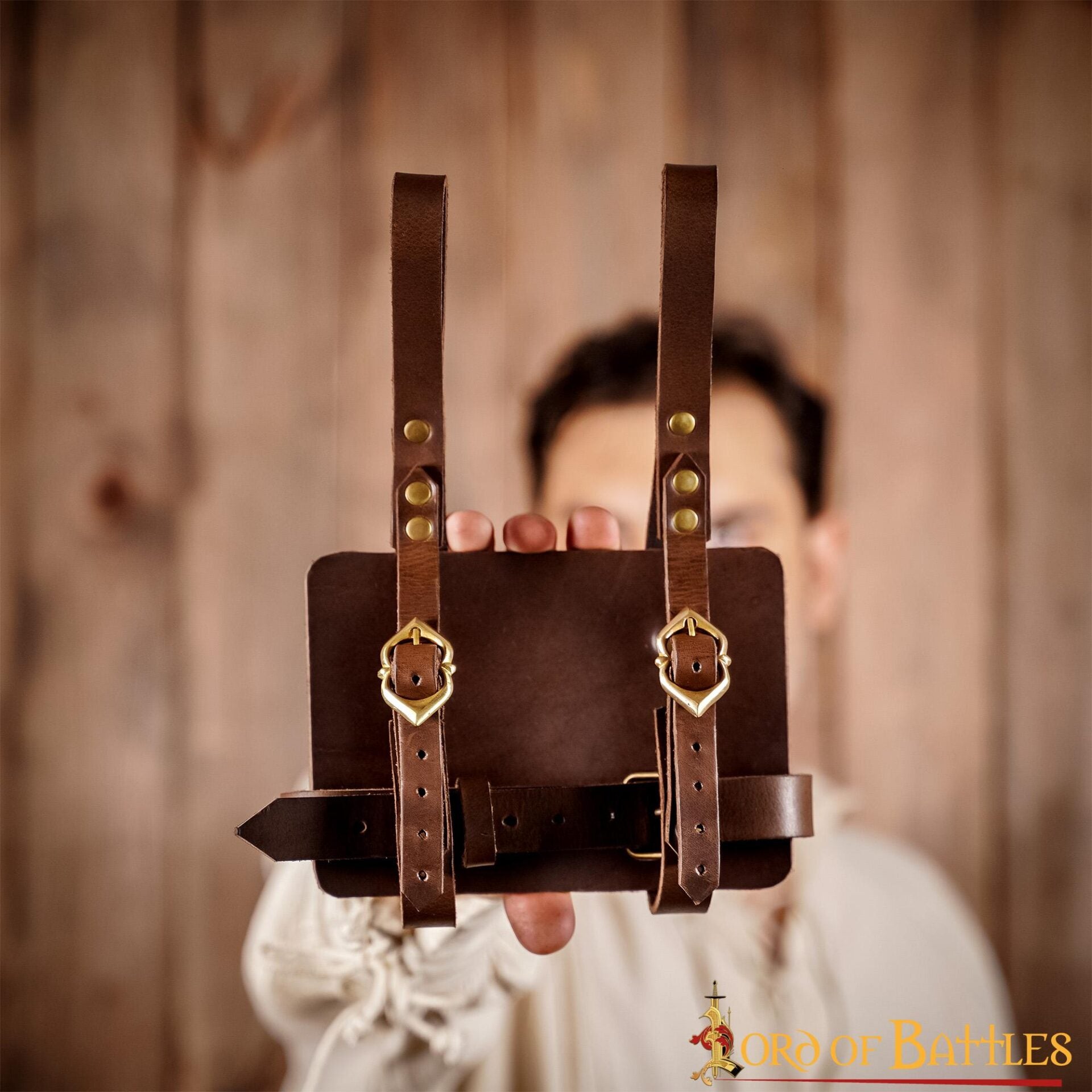 Porta diario medieval de cuero con hebillas de latón - imagen 14