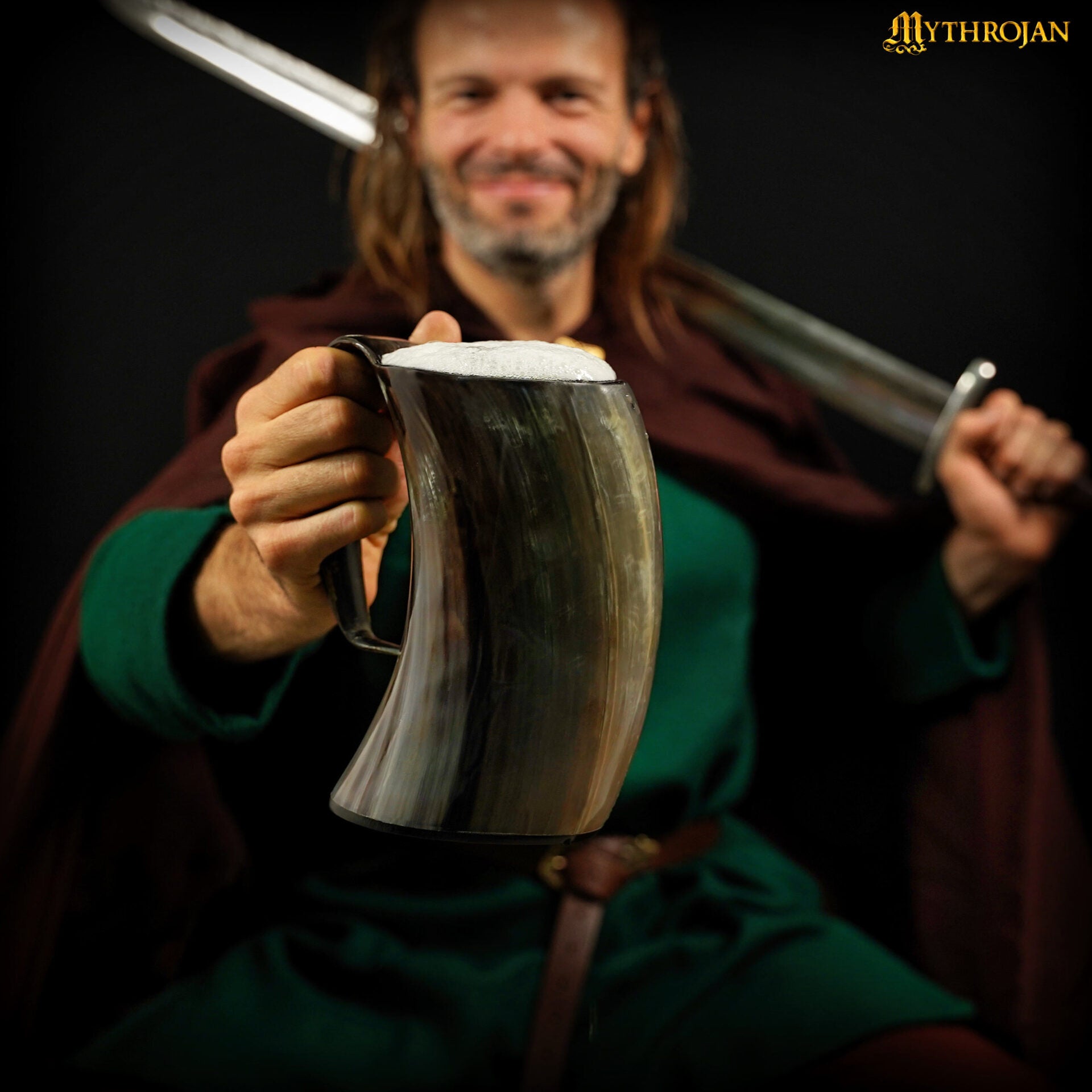 Jarra cuerno vikingo con correa de cuero, 800 ml – Mythrojan - imagen 4
