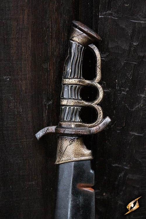 Imagen única de: Cuchillo De Trinchera Desgastado Por La Batalla