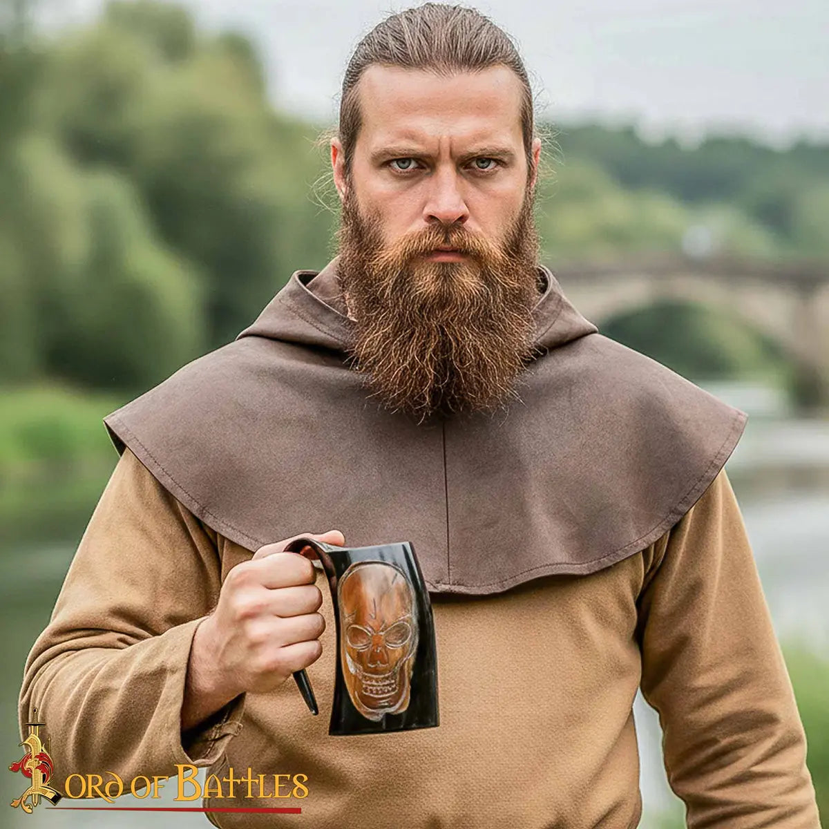 Jarra de cuerno vikinga con calavera