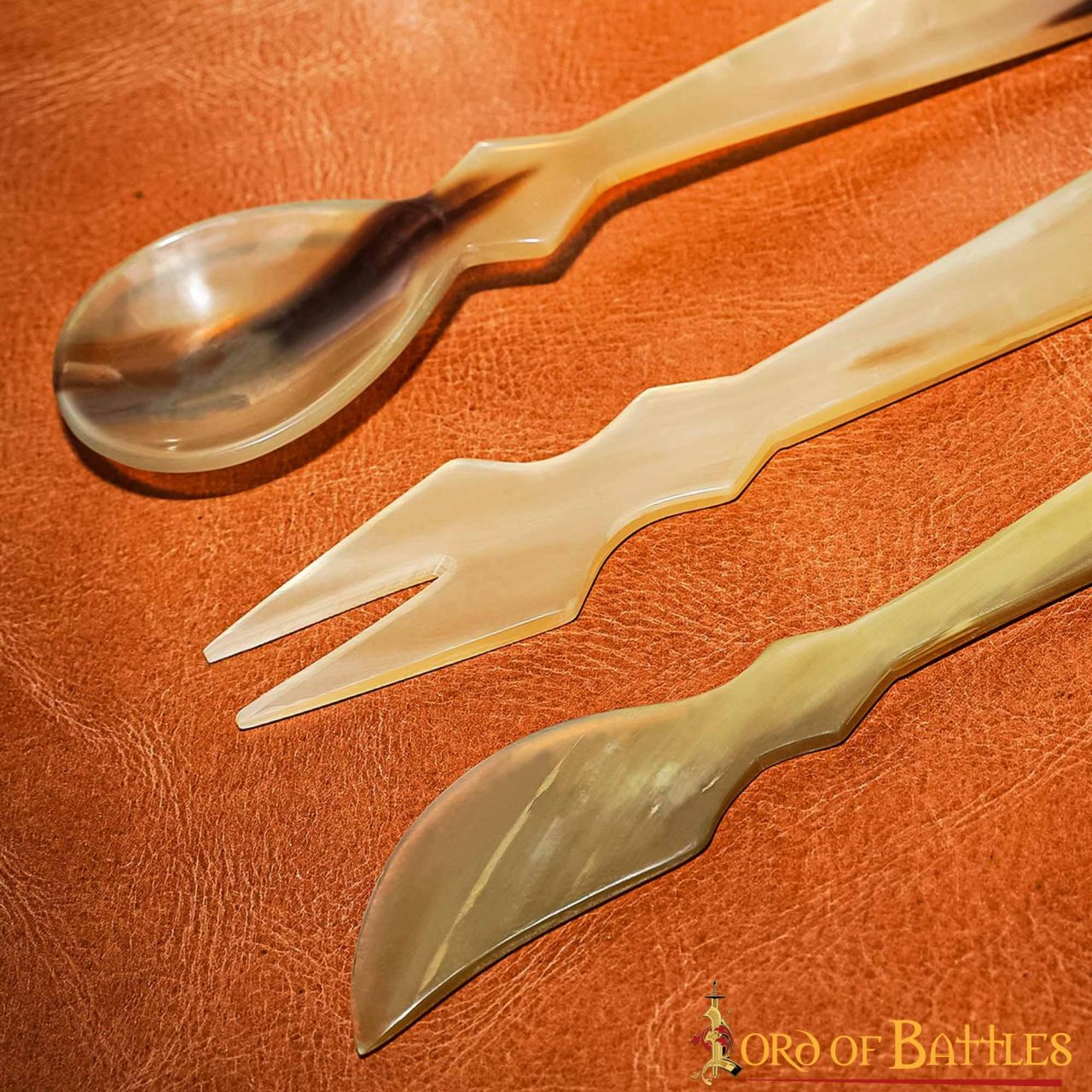 Imagen única de: Juego de Cubiertos Medievales de Cuerno - Cuchara, Tenedor y Cuchillo Tallados a Mano