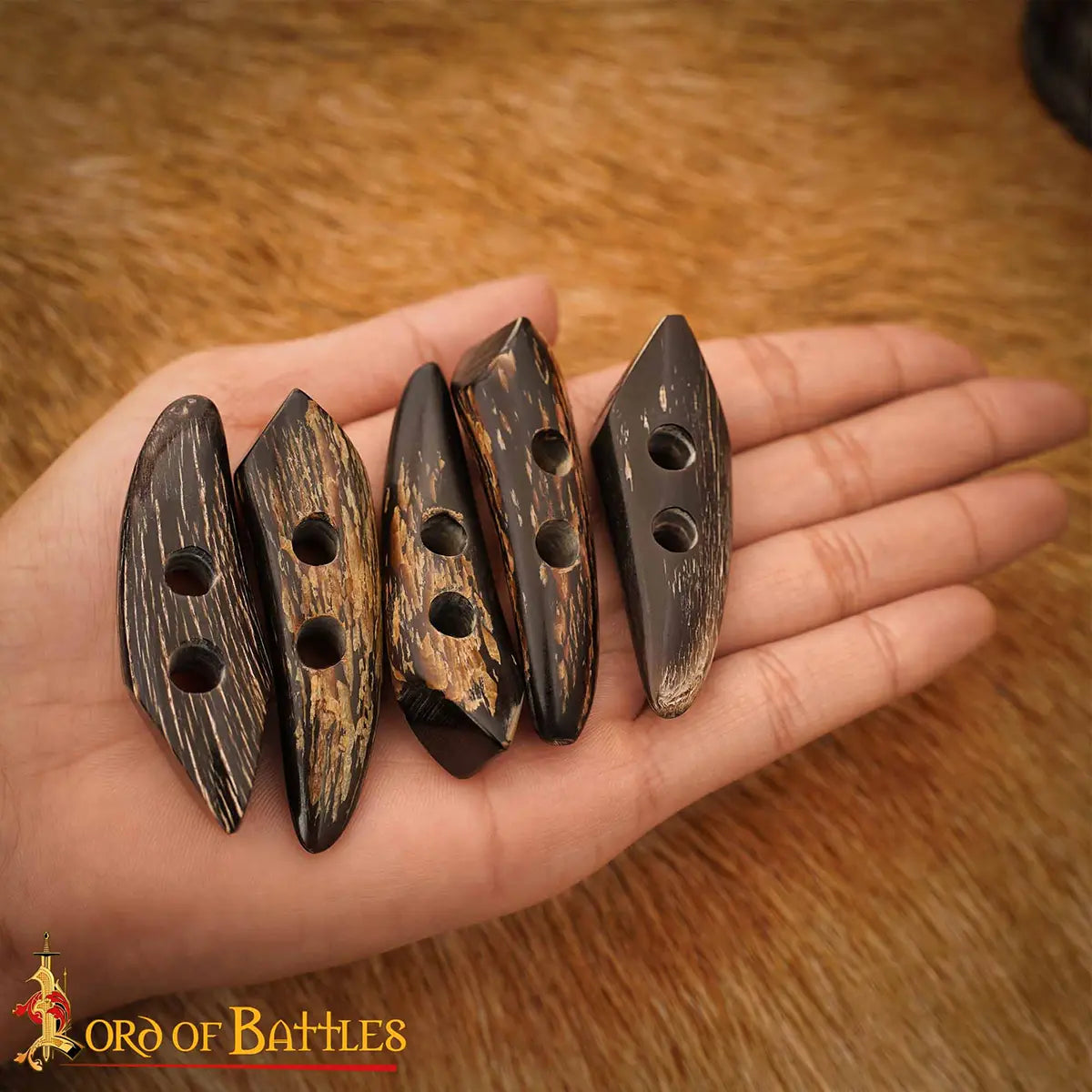 Cierres de cuerno de buey afilados hechos a mano - ambientación medieval