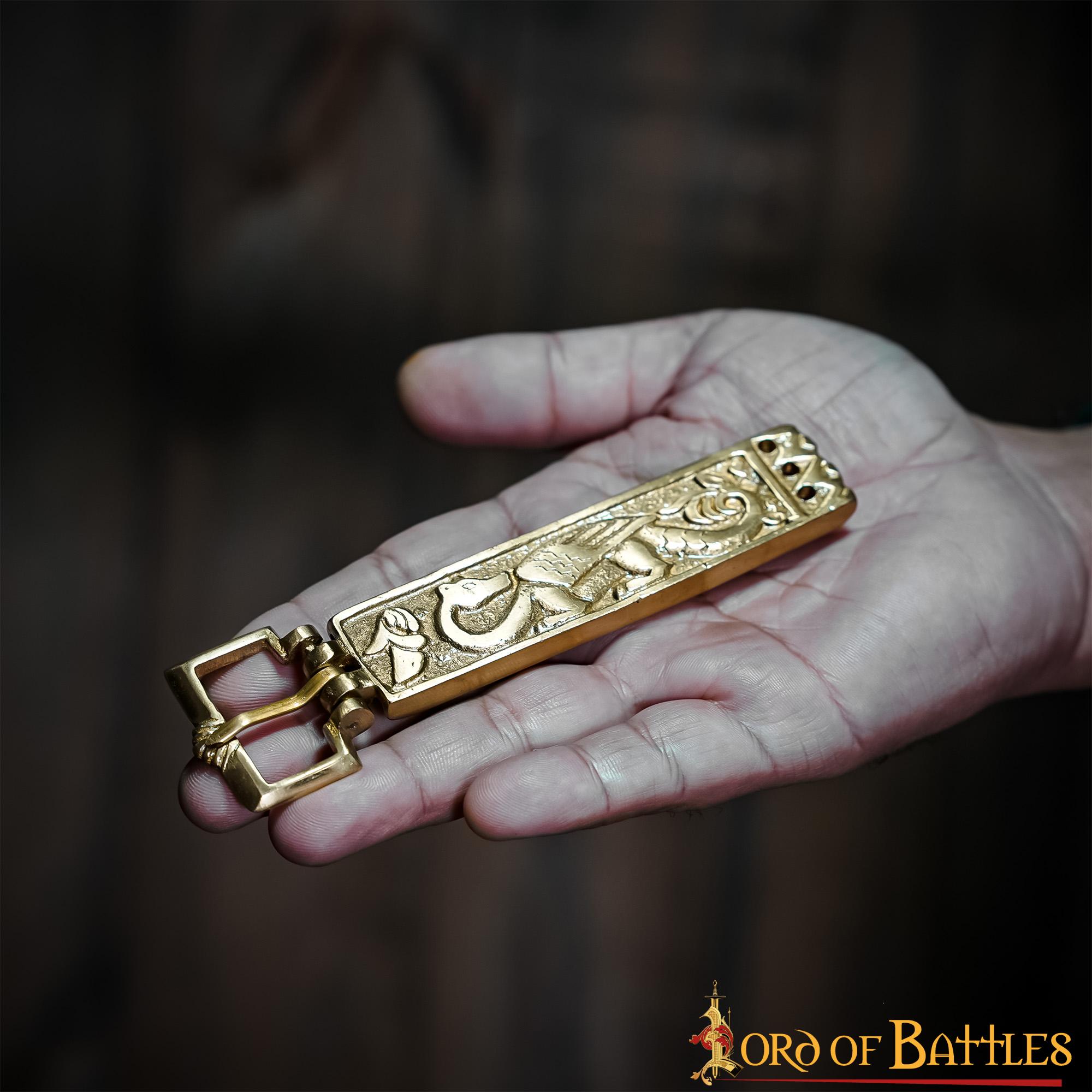 Imagen única de: Hebilla de Cinturón Vikinga de Latón Macizo con Forma de Dragón - Diseño Nórdico Grabado