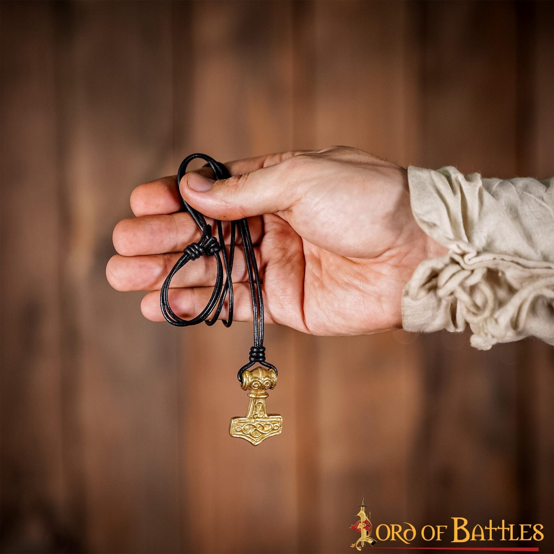 Imagen única de: Colgante Mjolnir con Cordón de Cuero - Latón, Martillo de Thor