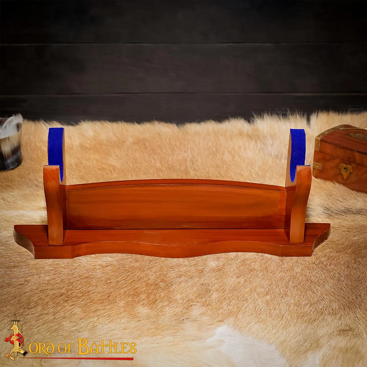 Soporte artesanal de madera maciza para espada y hacha