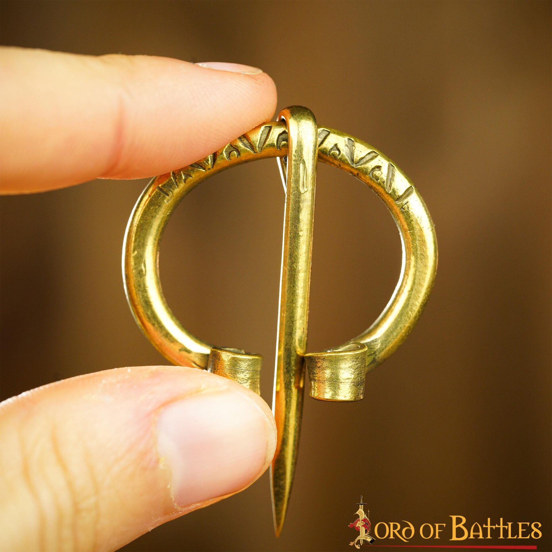Broche penannular de latón para capa - estilos medievales - imagen 14