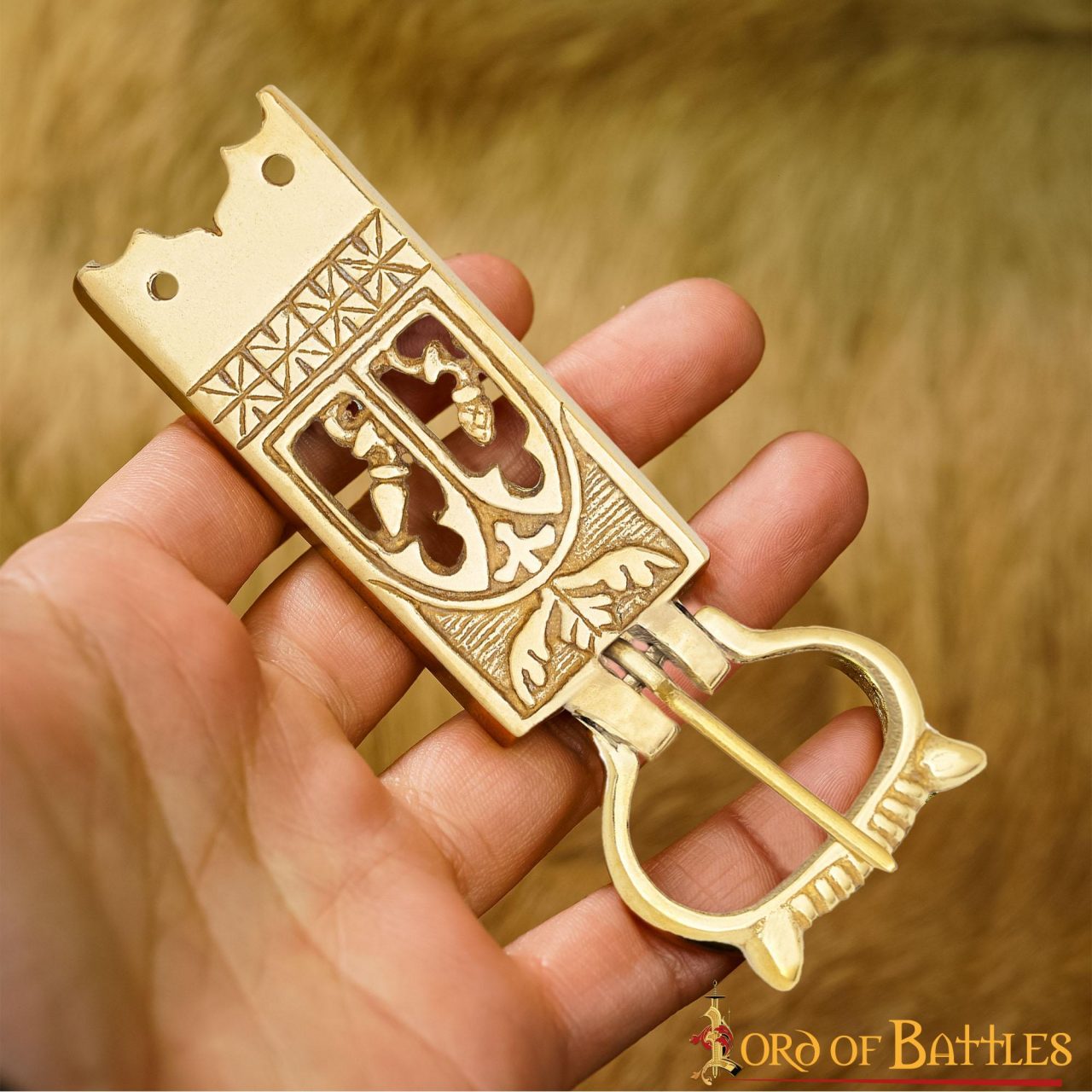 Hebilla tardomedieval en latón macizo para cinturón - imagen 12