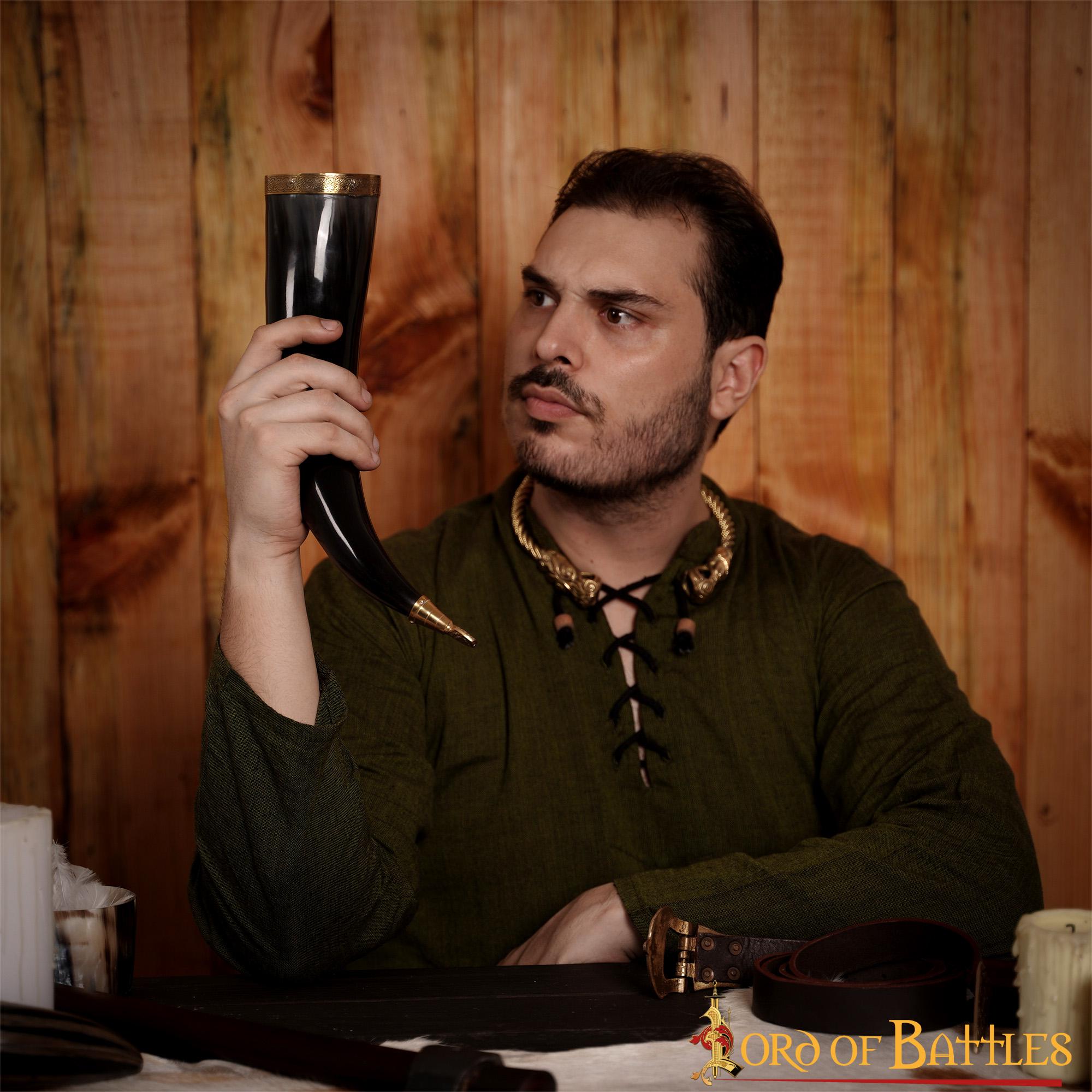 Imagen única de: Cuerno medieval de buey con ribete de latón