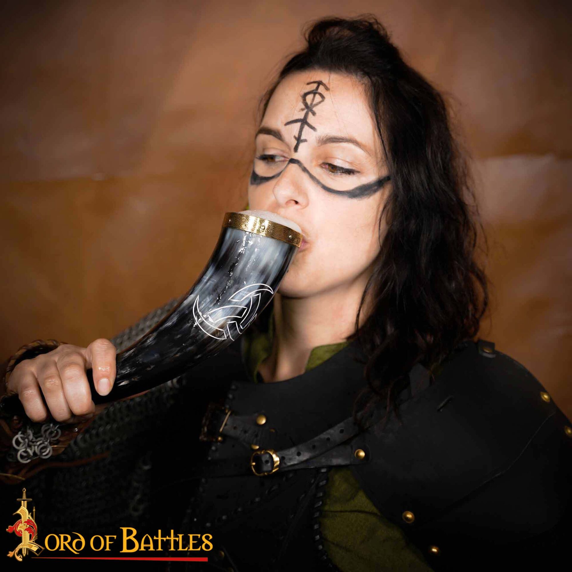 Cuerno de beber Odin 300–400 ml con herrajes de latón - imagen 6