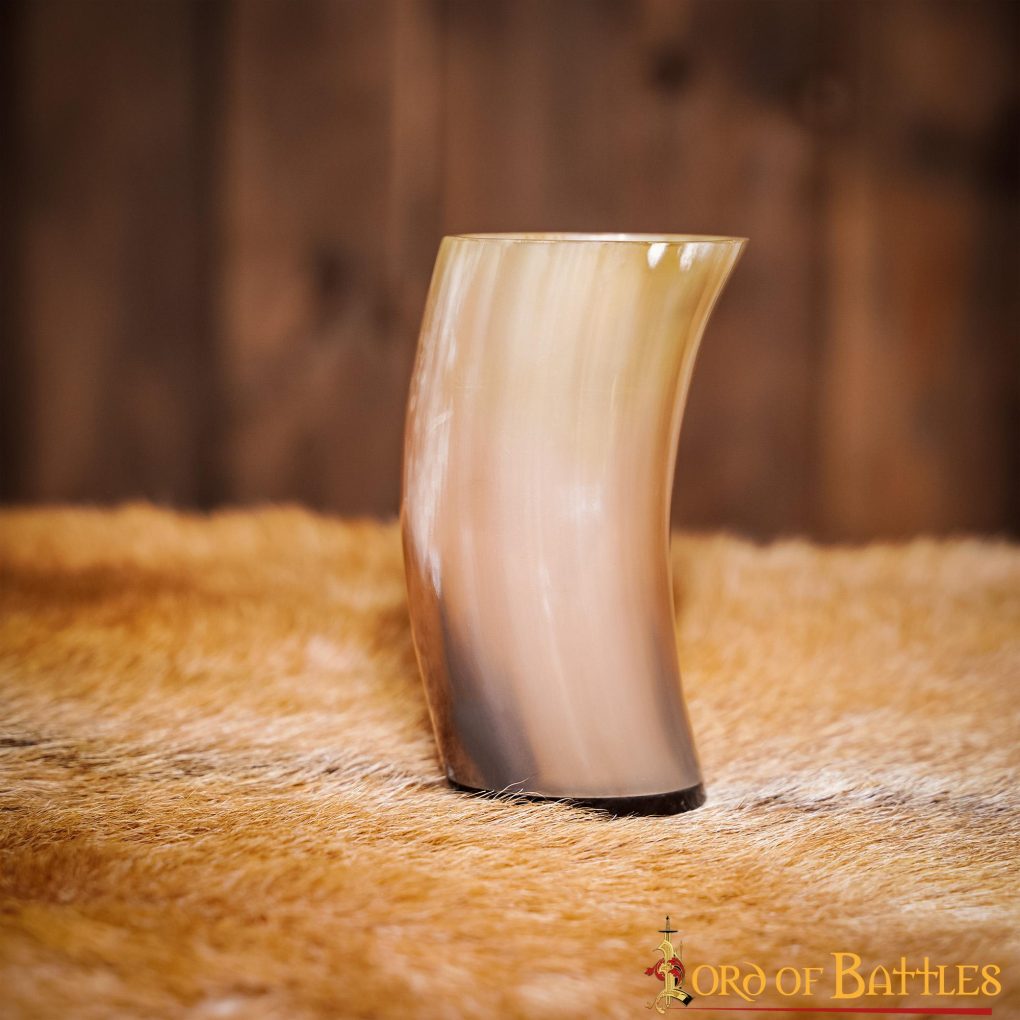 Imagen única de: Taza Medieval Vikinga Hecha a Mano con Auténtico Cuerno de Buey