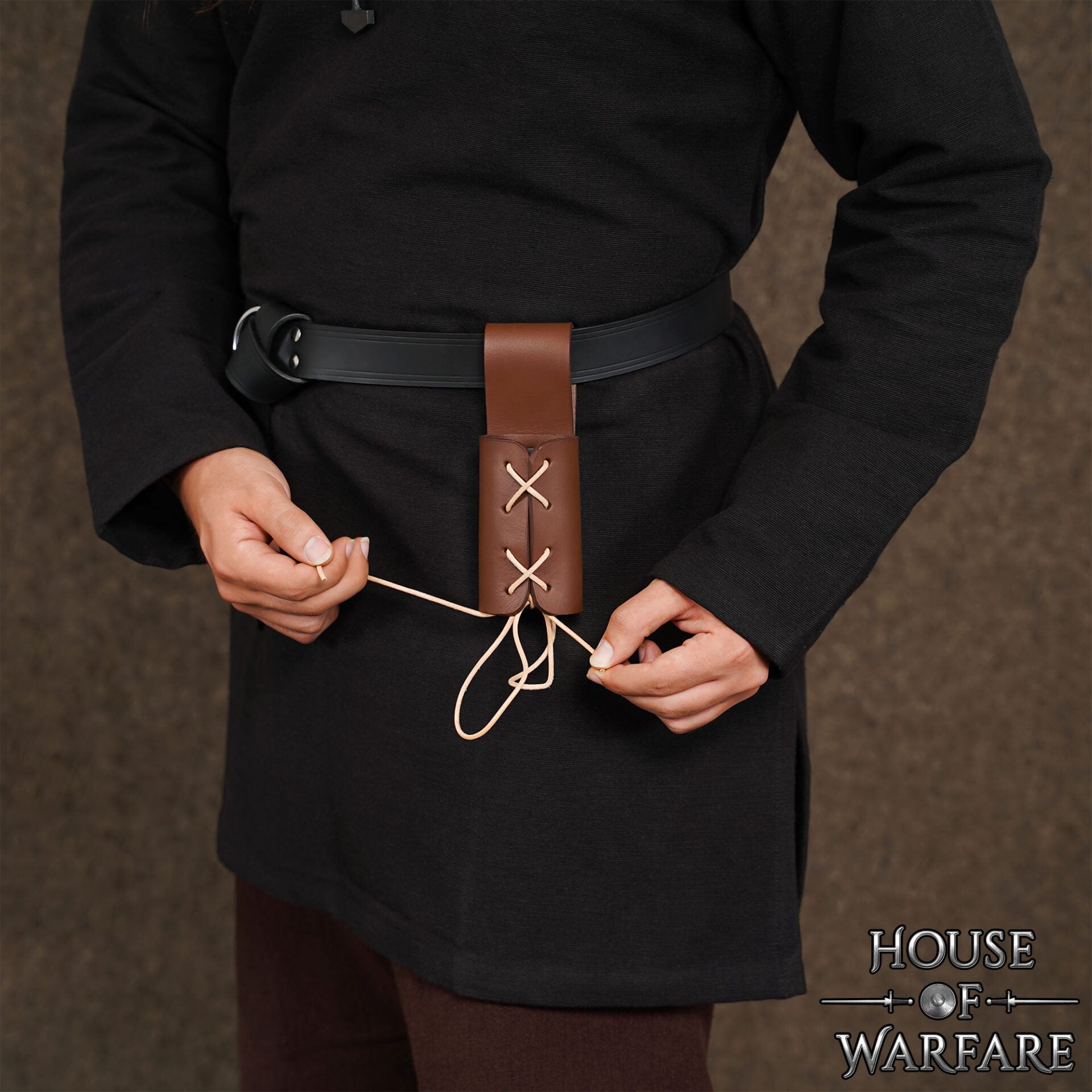 Portaespada de cuero marrón estilo medieval - imagen 3