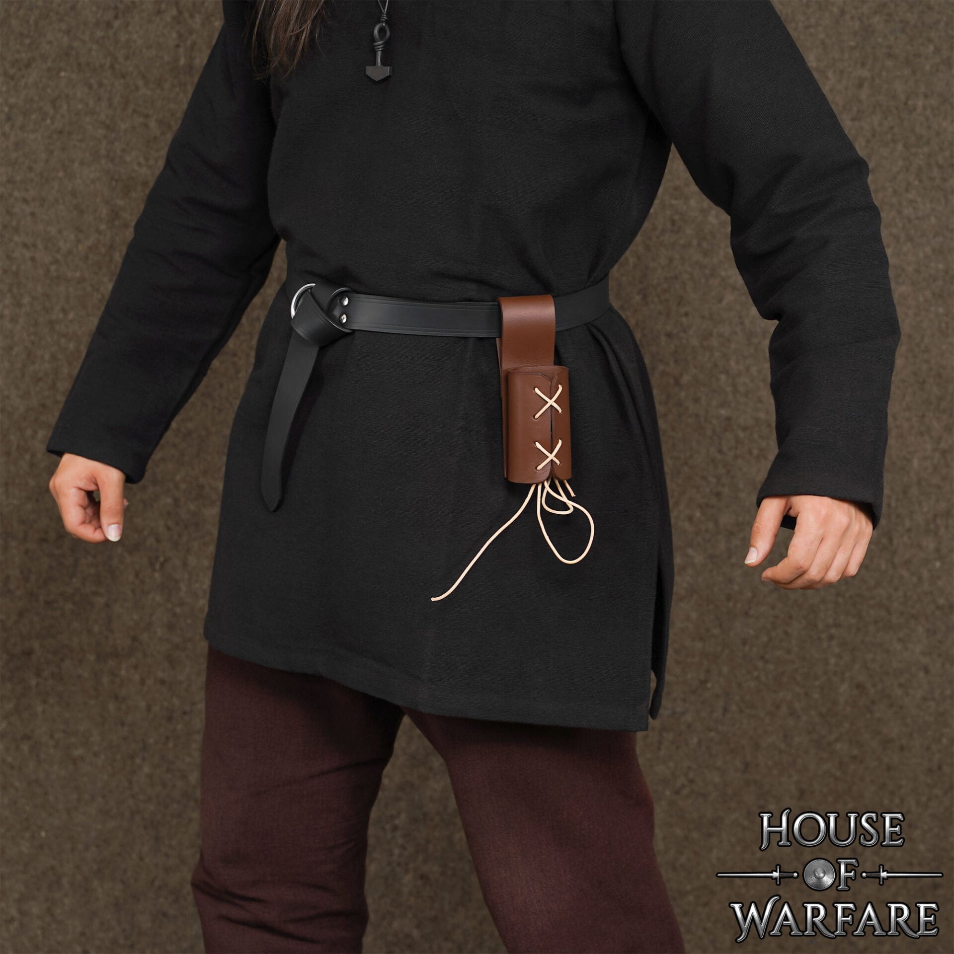 Portaespada de cuero marrón estilo medieval - imagen 4