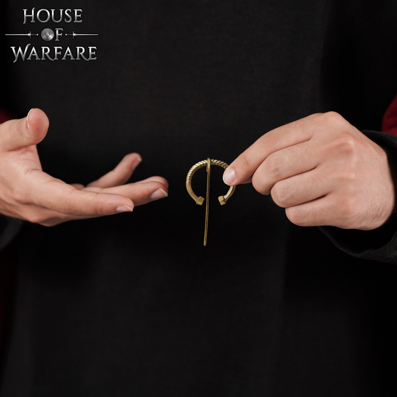 Imagen única de: Fíbula Penannular Medieval de Latón - Alfiler Pequeño de Capa para Broche de Traje Histórico y Vikingo