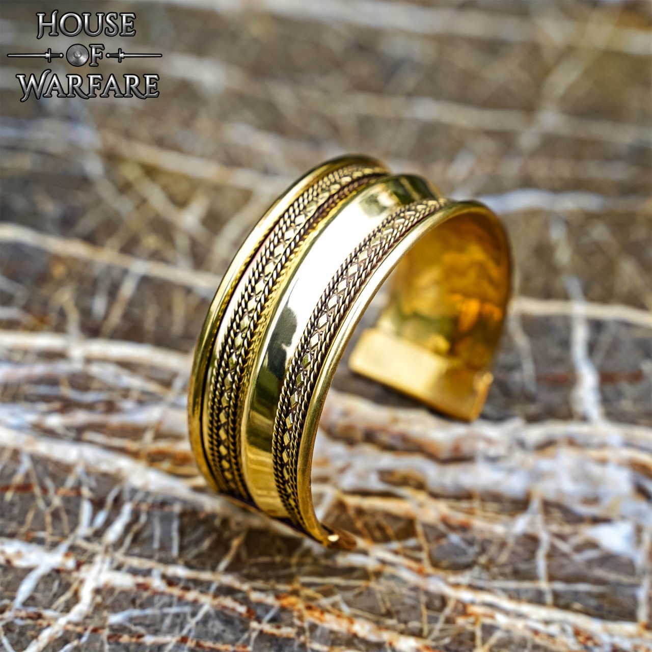 Pulsera Medieval de Latón - Brazalete Ancho Hecho a Mano con Bordes Decorativos Ornamentados - Imagen 15