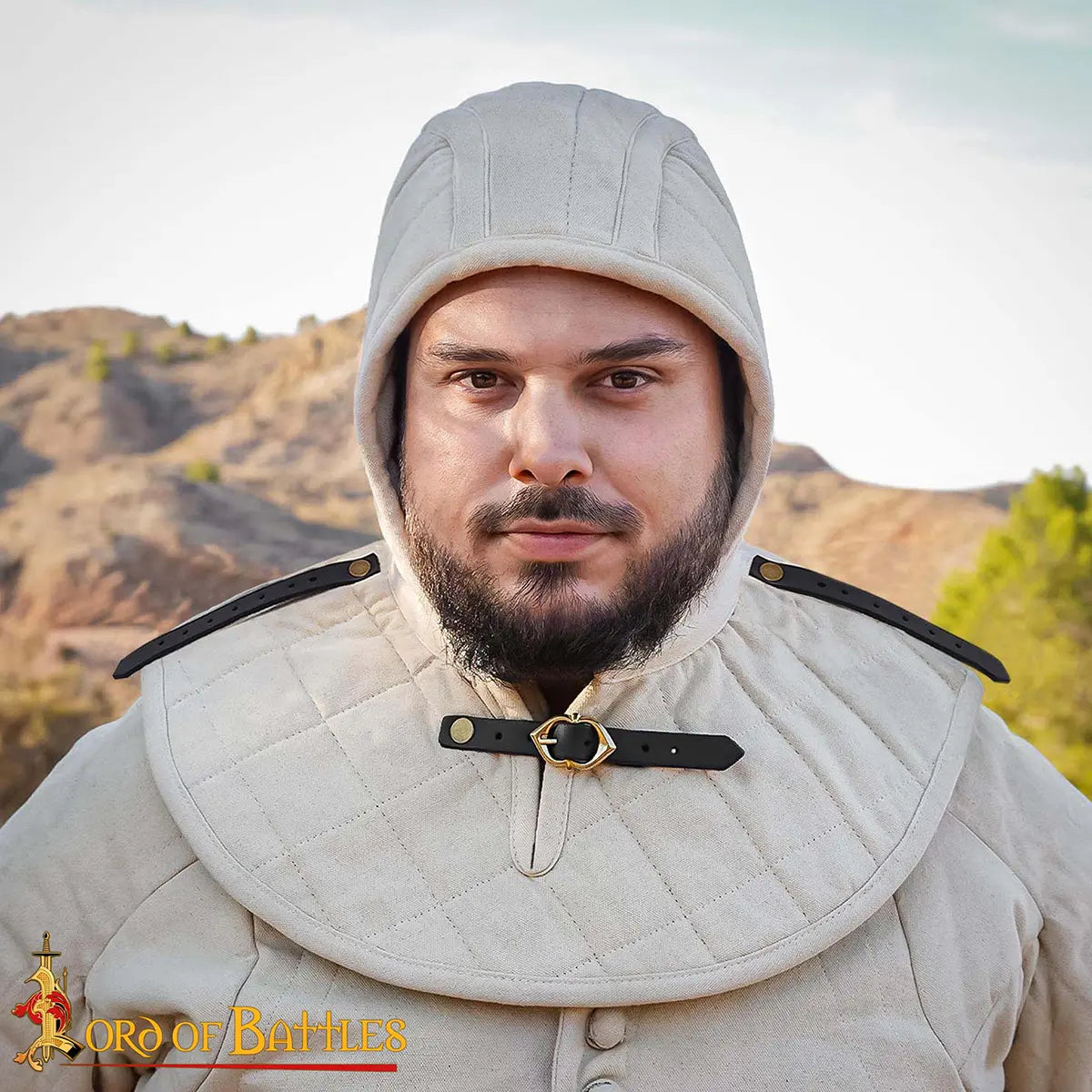 Imagen única de: Capucha medieval acolchada de 3 capas con cuello - Con Defecto