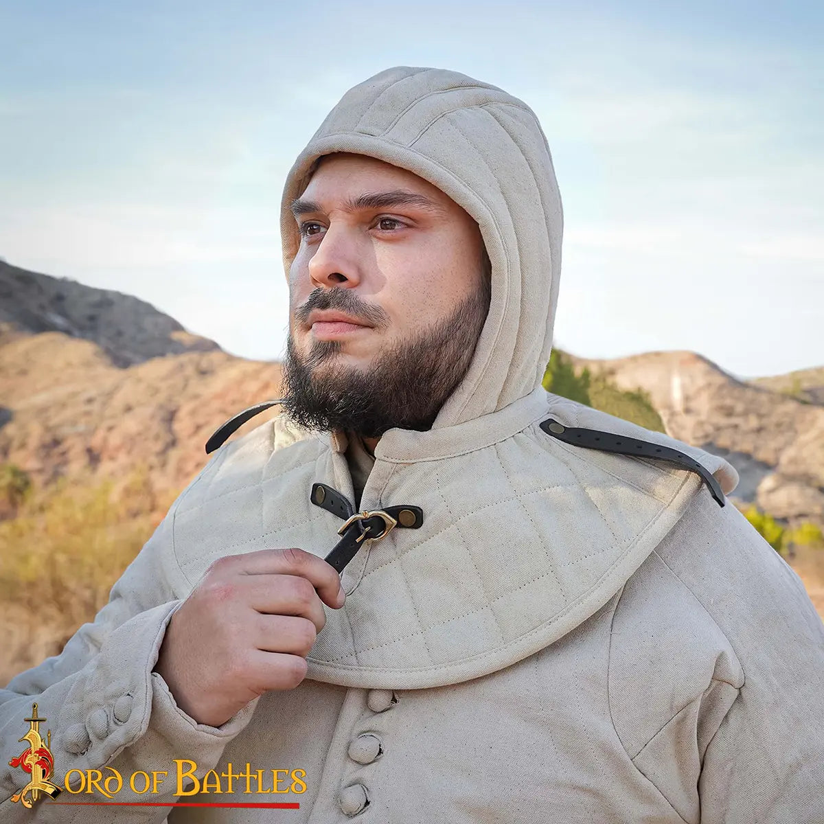 Imagen única de: Capucha medieval acolchada de 3 capas con cuello - Con Defecto