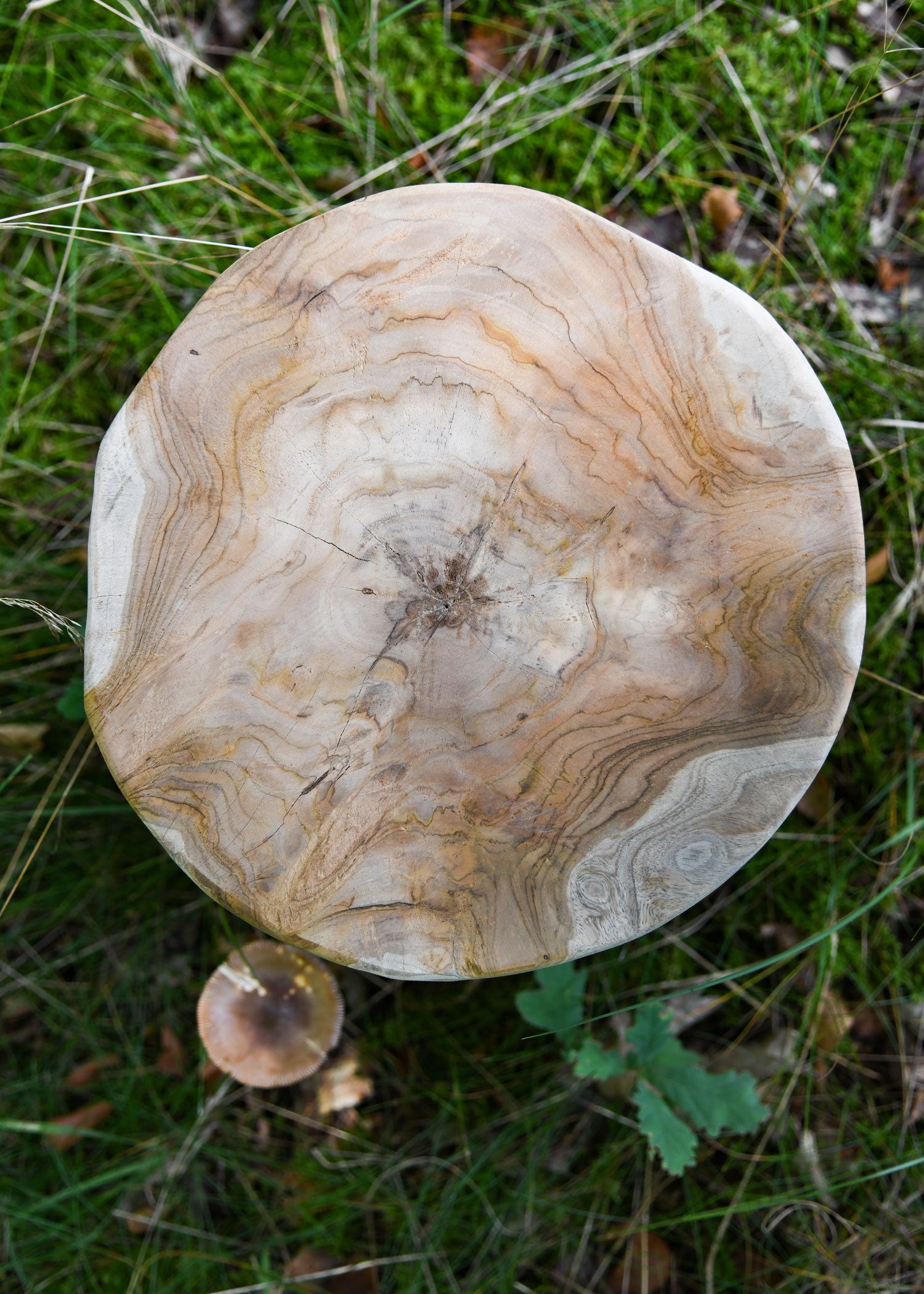 Imagen única de: Taburete Pequeño De Madera De Aprox. 31 Cm De Altura.