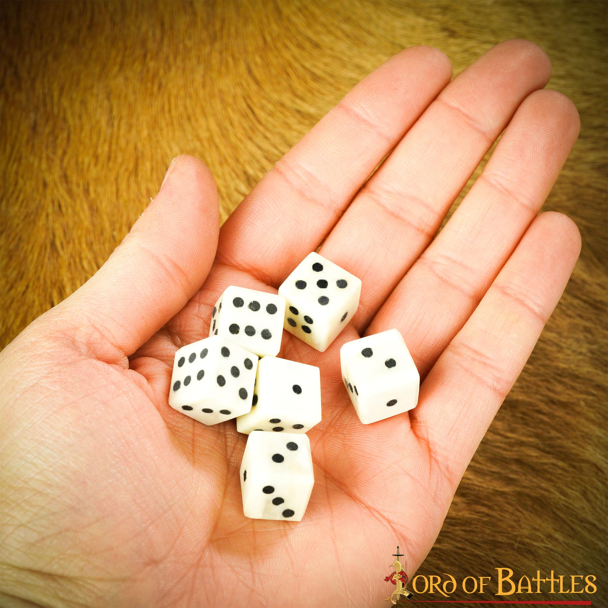 Dados medievales de hueso - Juego artesanal de 6 (hueso de buey, 1.2 cm) - imagen 12