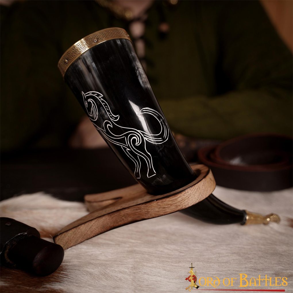 Imagen única de: Cuerno Medieval para Beber 300-350 Ml con Accesorios de Latón Macizo Puro Cuerno de Buey Auténtico