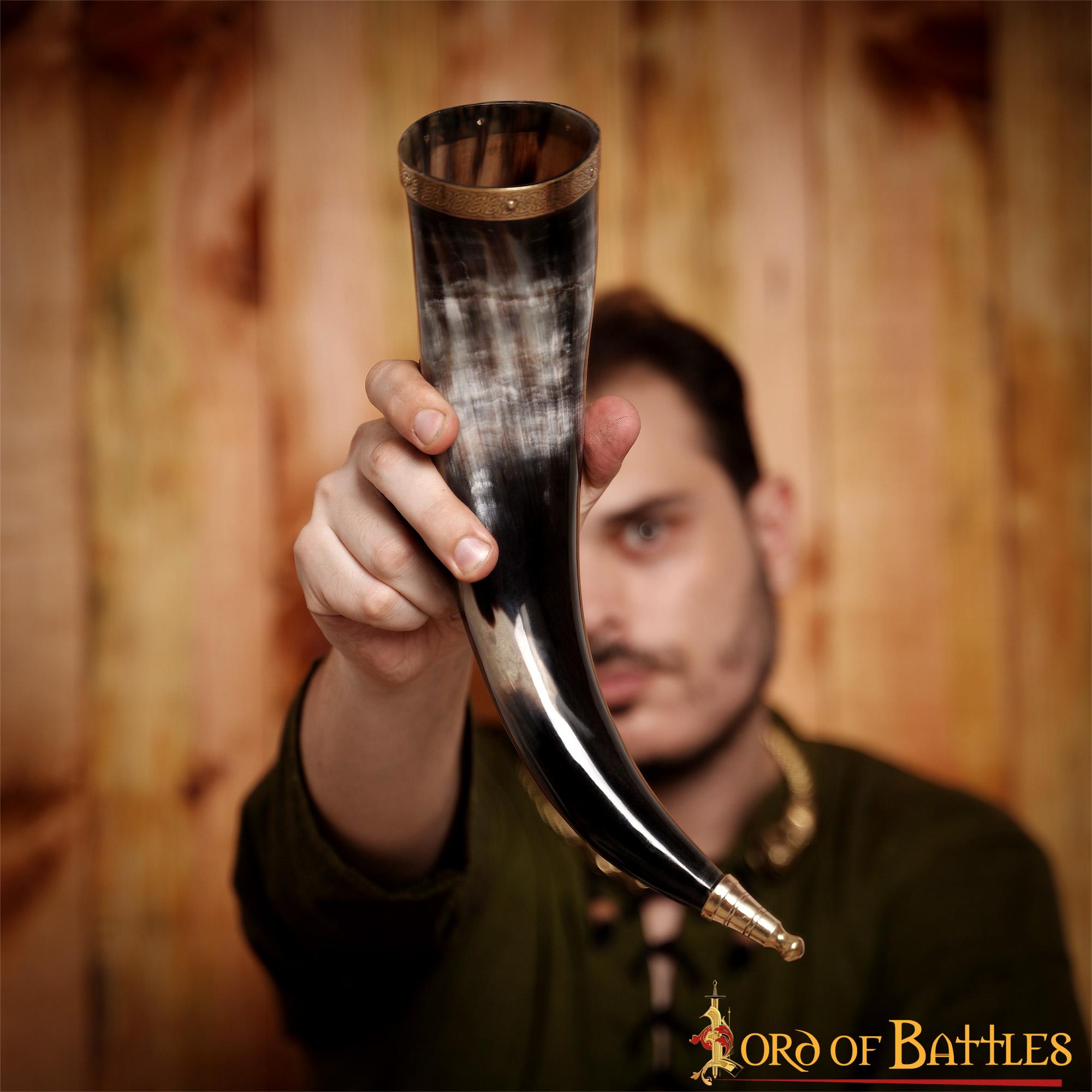 Imagen única de: Cuerno vikingo de beber 300–400 ml con remates de latón