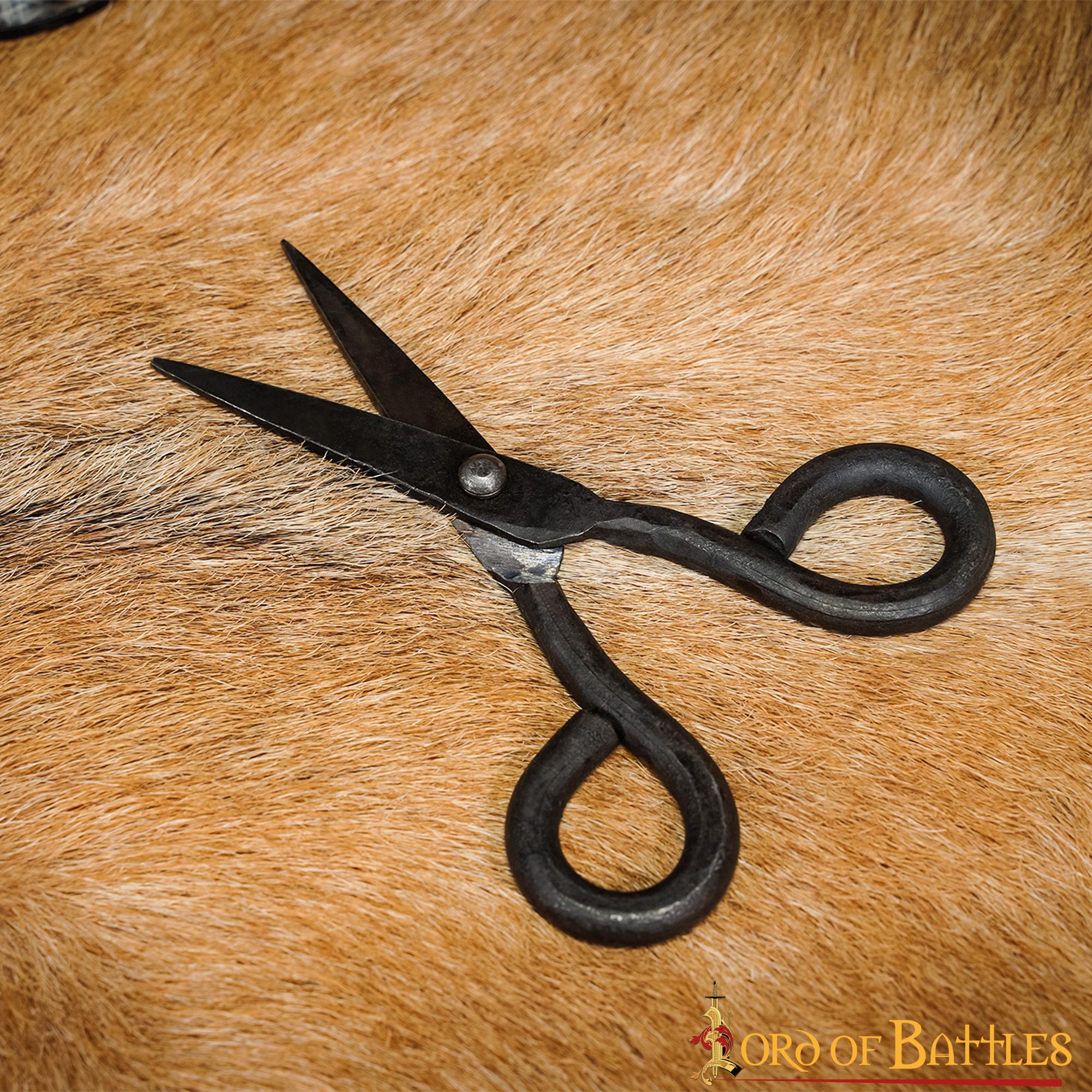 Tijeras antiguas de hierro forjado - accesorio medieval funcional