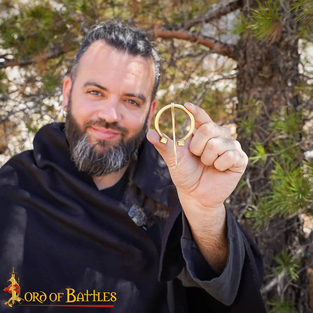 Broche penannular de latón para capa — punta redonda - imagen 9