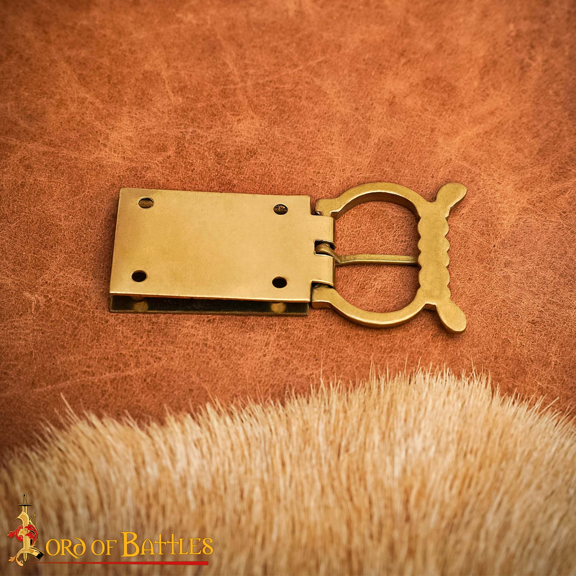 Imagen única de: Hebilla de Cinturón de Latón Medieval - Motivo Trébol para Larp y Disfraces Históricos