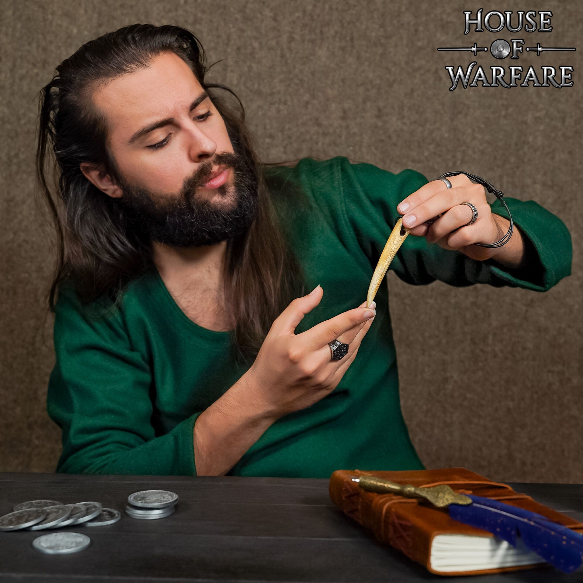 Imagen única de: Collar Colgante Cuerno Vikingo con Cordón de Cuero Ajustable - 4" Cuerno Natural Pulido