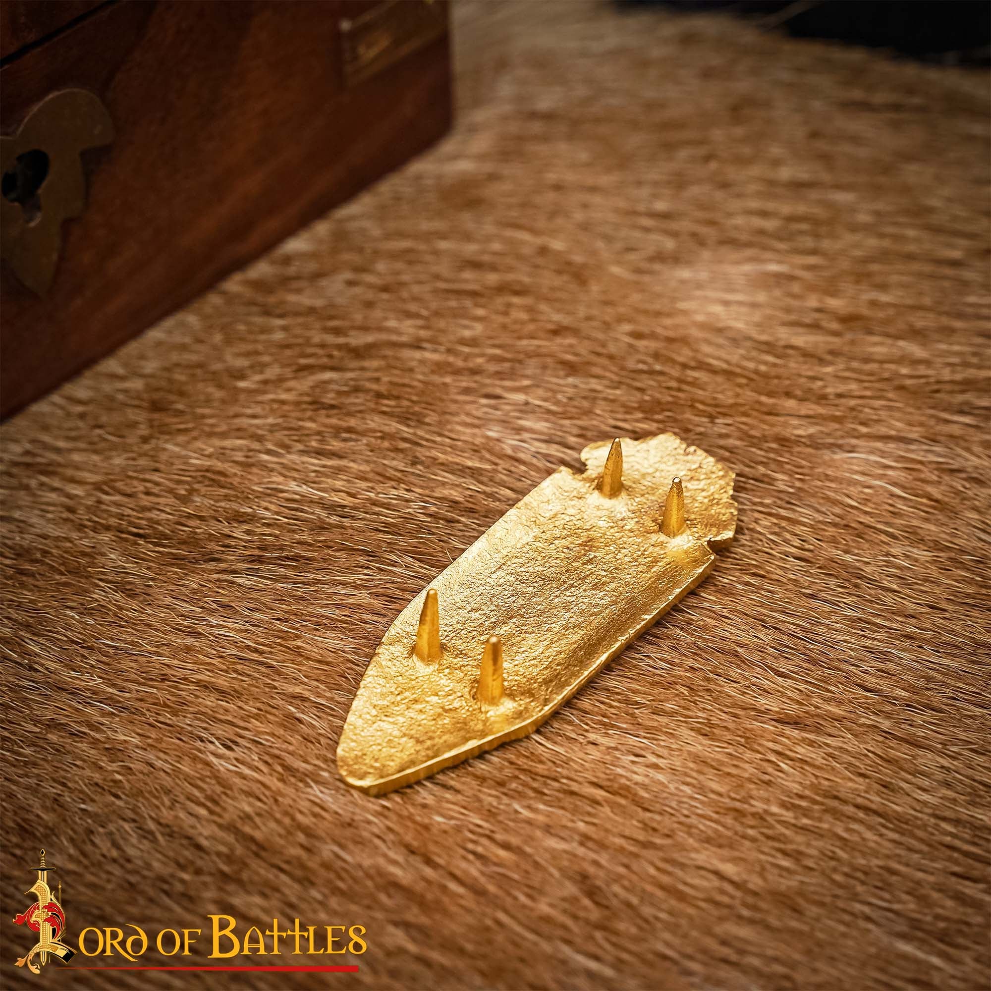 Imagen única de: Punta de Cinturón de Latón Vikingo - Chape Grabado - Accesorio Medieval de Latón Macizo para Cinturón