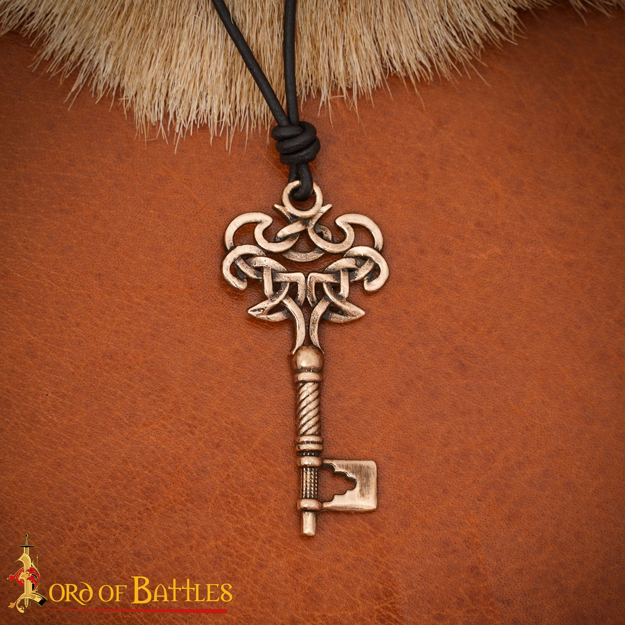 Imagen única de: Collar Colgante Llave Vikinga de Bronce con Nudos Celtas