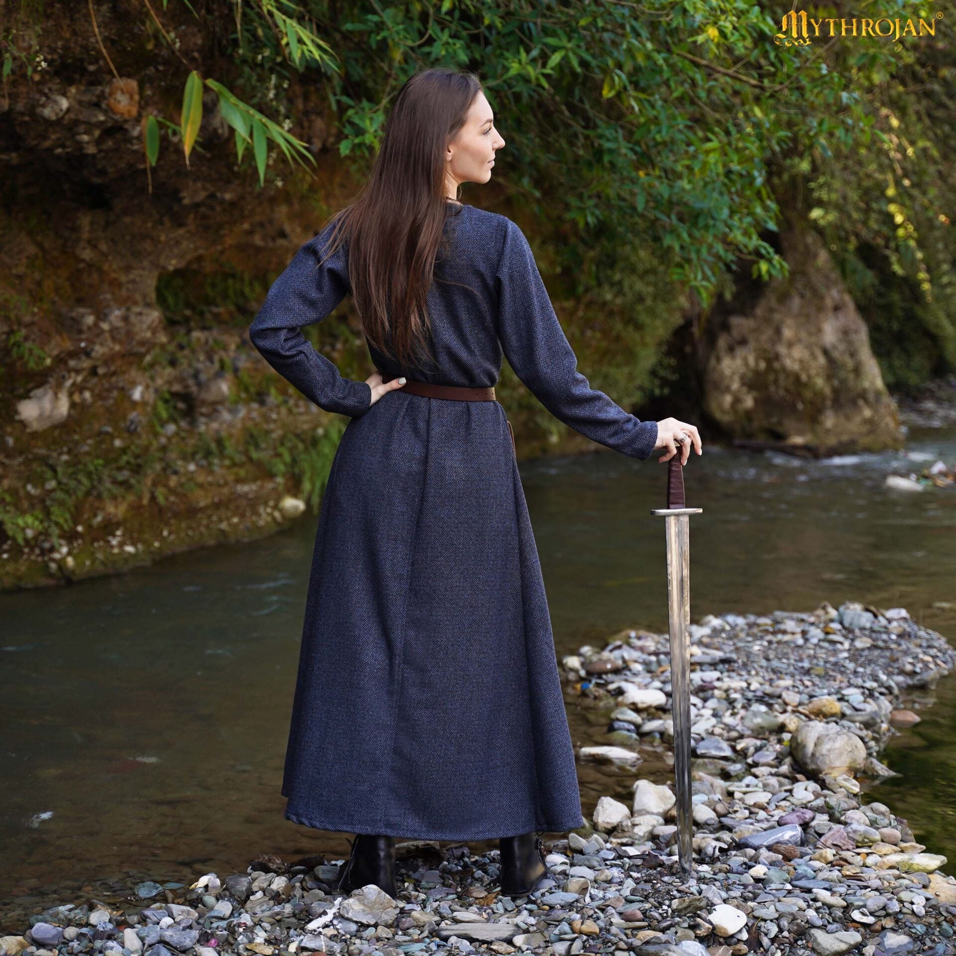 Vestido vikingo Astrid en sarga diamante, 80% lana - imagen 2