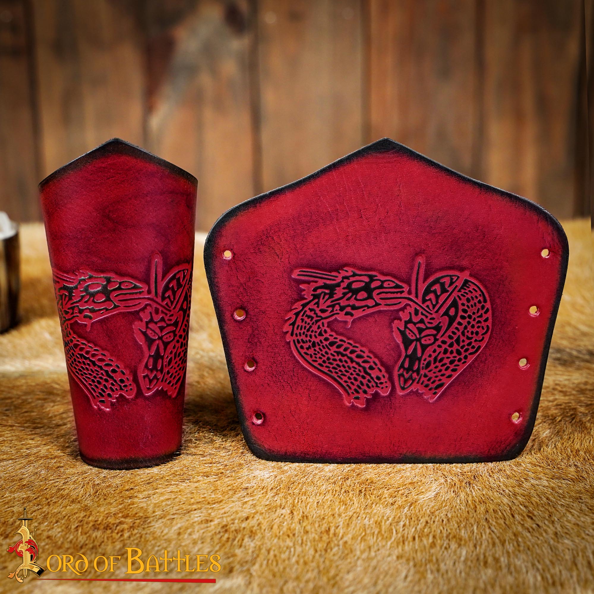 Brazales de cuero con dragón grabado — 16 cm, hechos a mano - Granate
